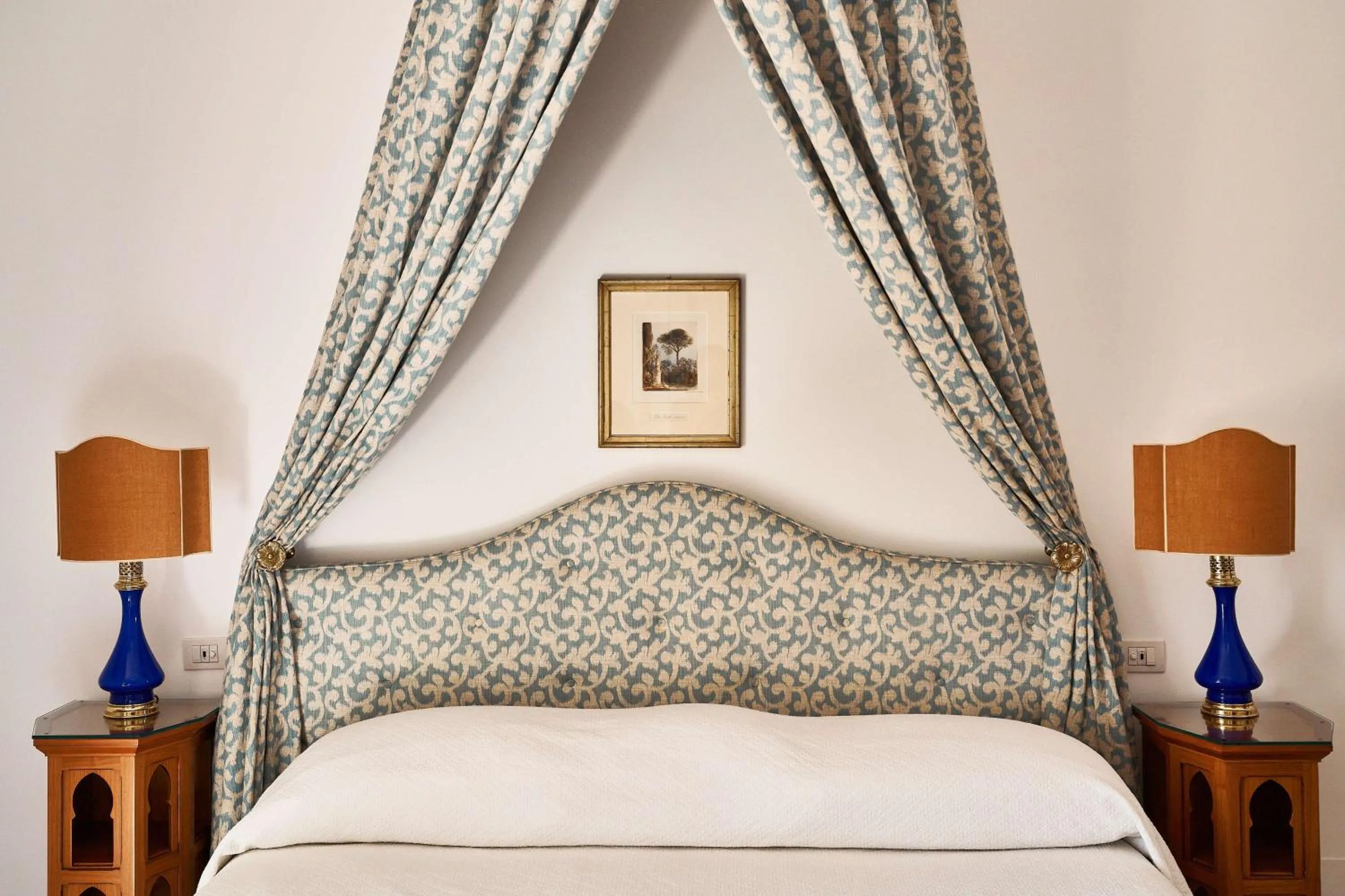 Bedroom, Bed in Le Sirenuse