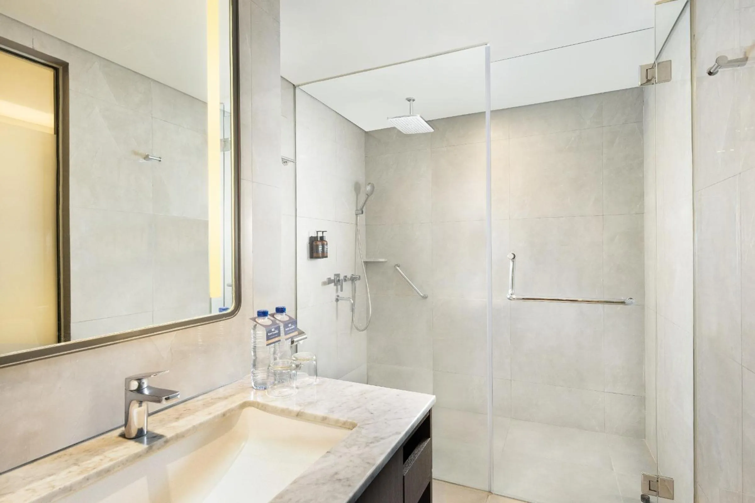 Shower in Hotel Santika Premiere Lampung