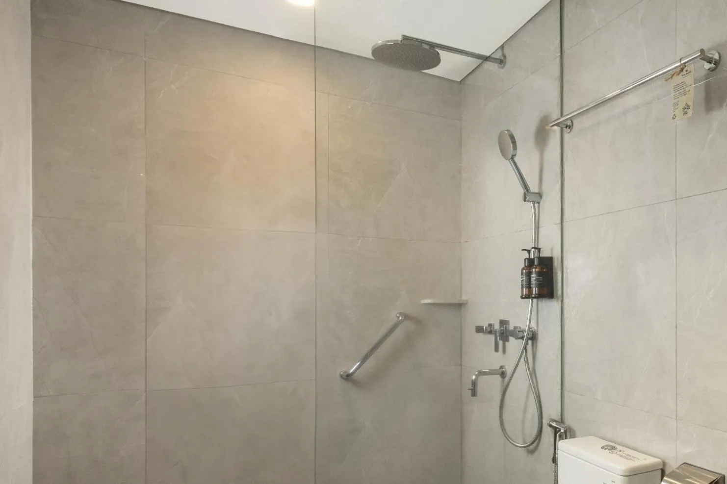 Shower in Hotel Santika Premiere Lampung