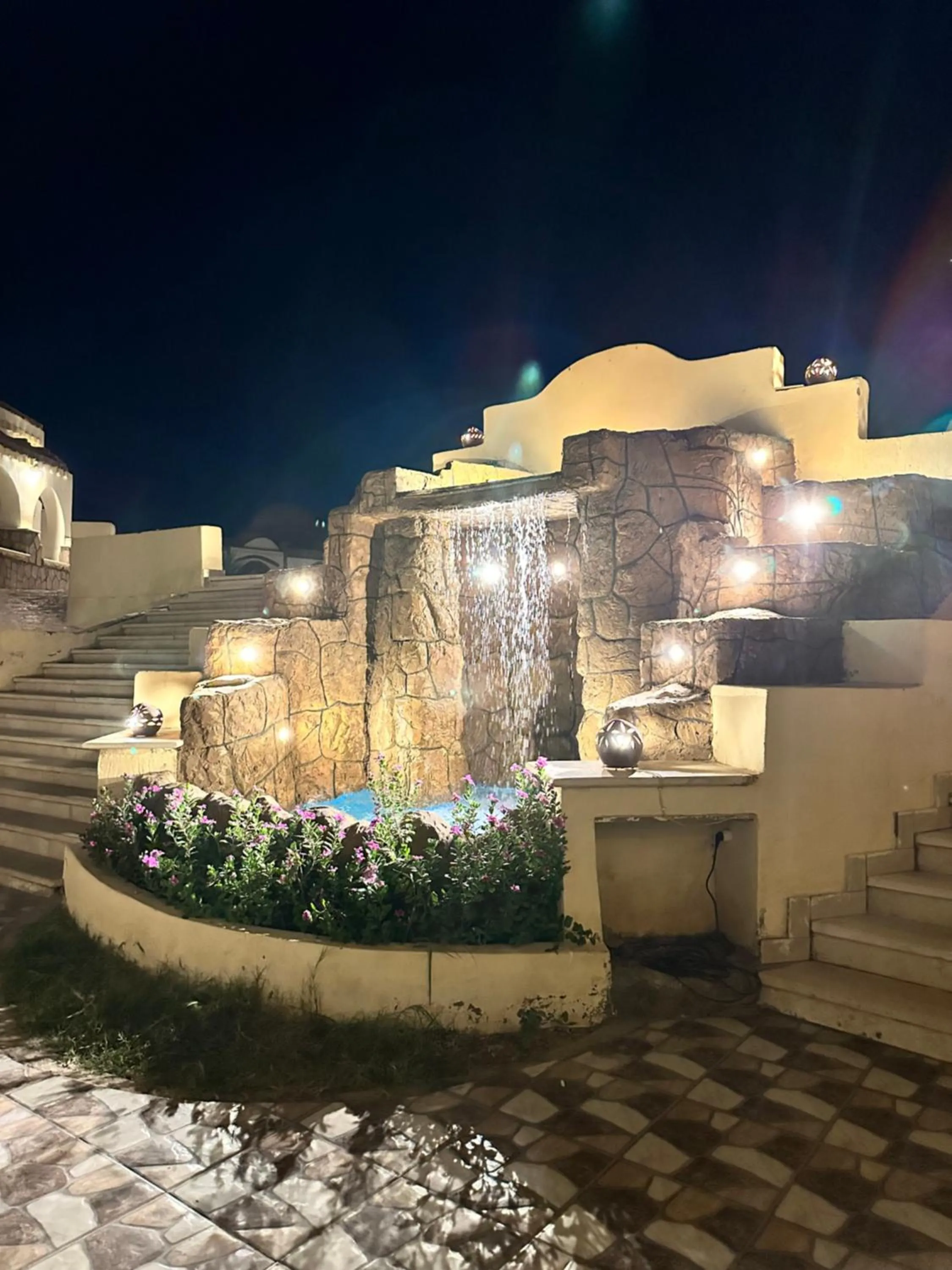 Night in Elphardous Oasis Hotel