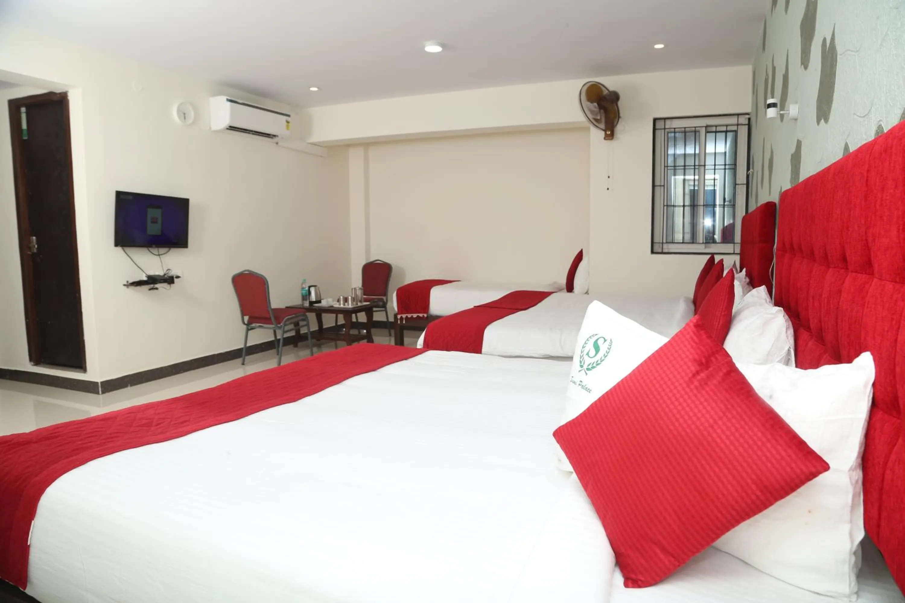 Bed in HOTEL TAWFEEQ PALACE