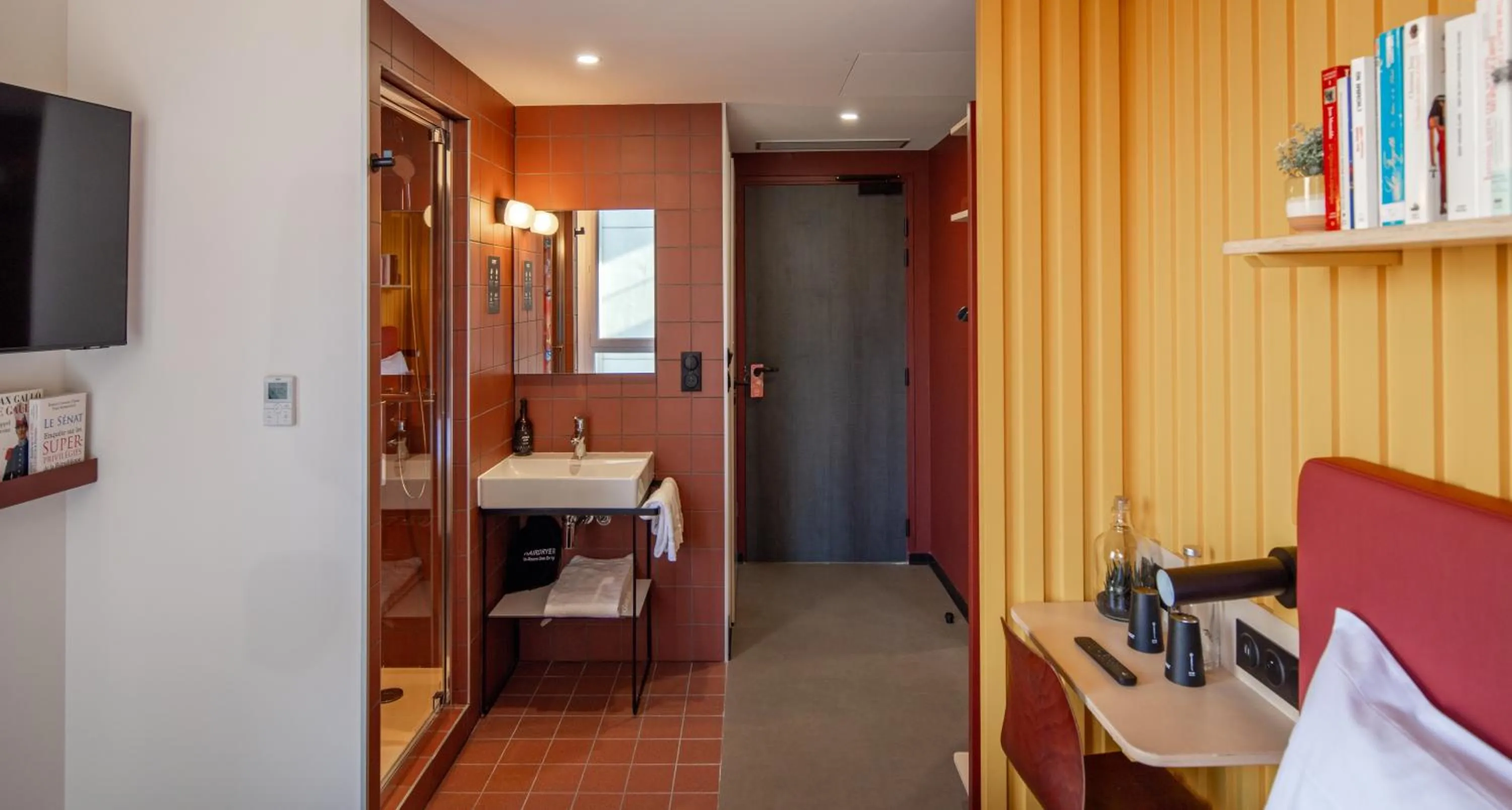 Photo of the whole room in JOST Hôtel Le Havre Centre Gare