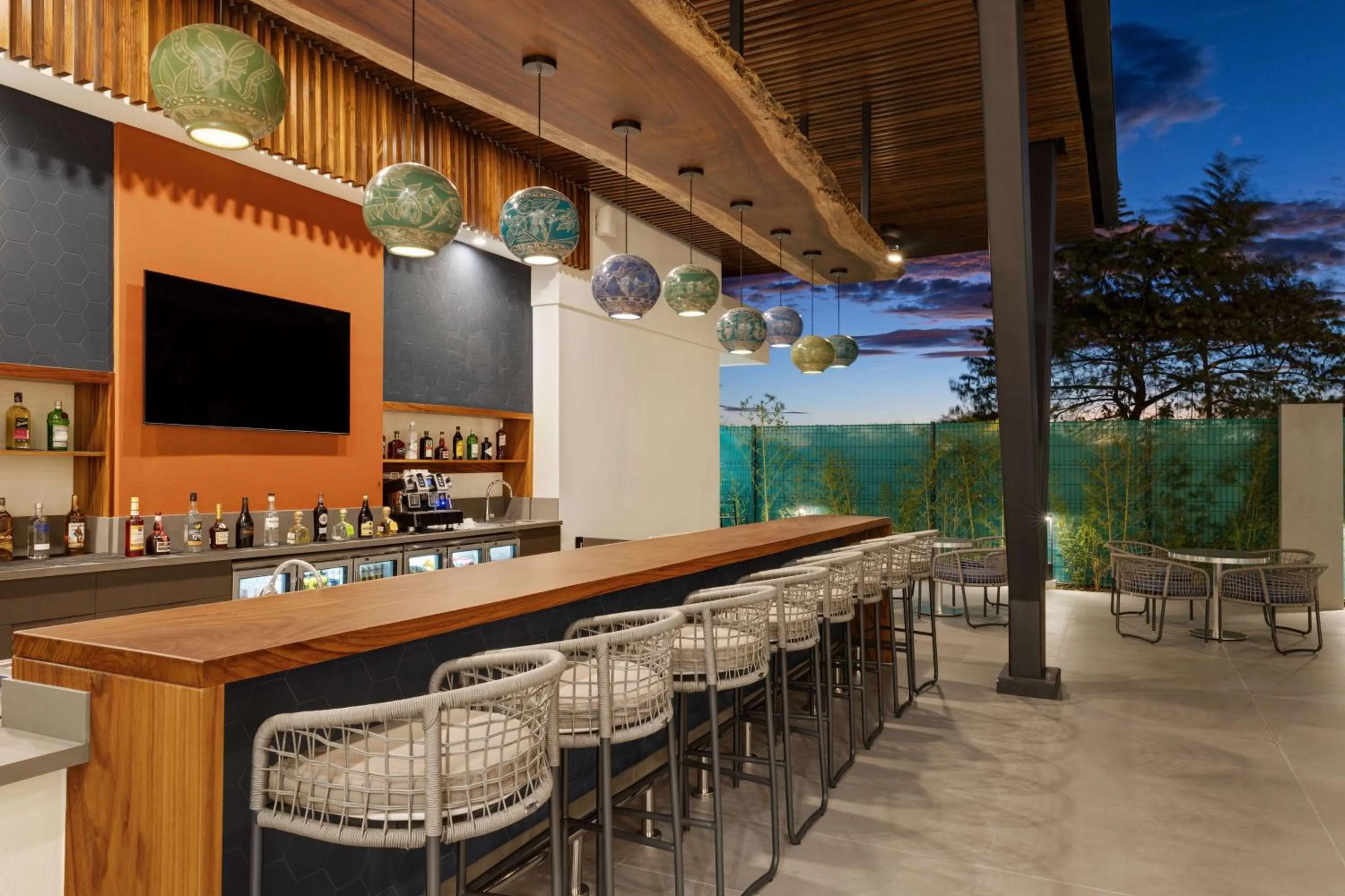 Lounge or bar in Hampton By Hilton Guanacaste Airport