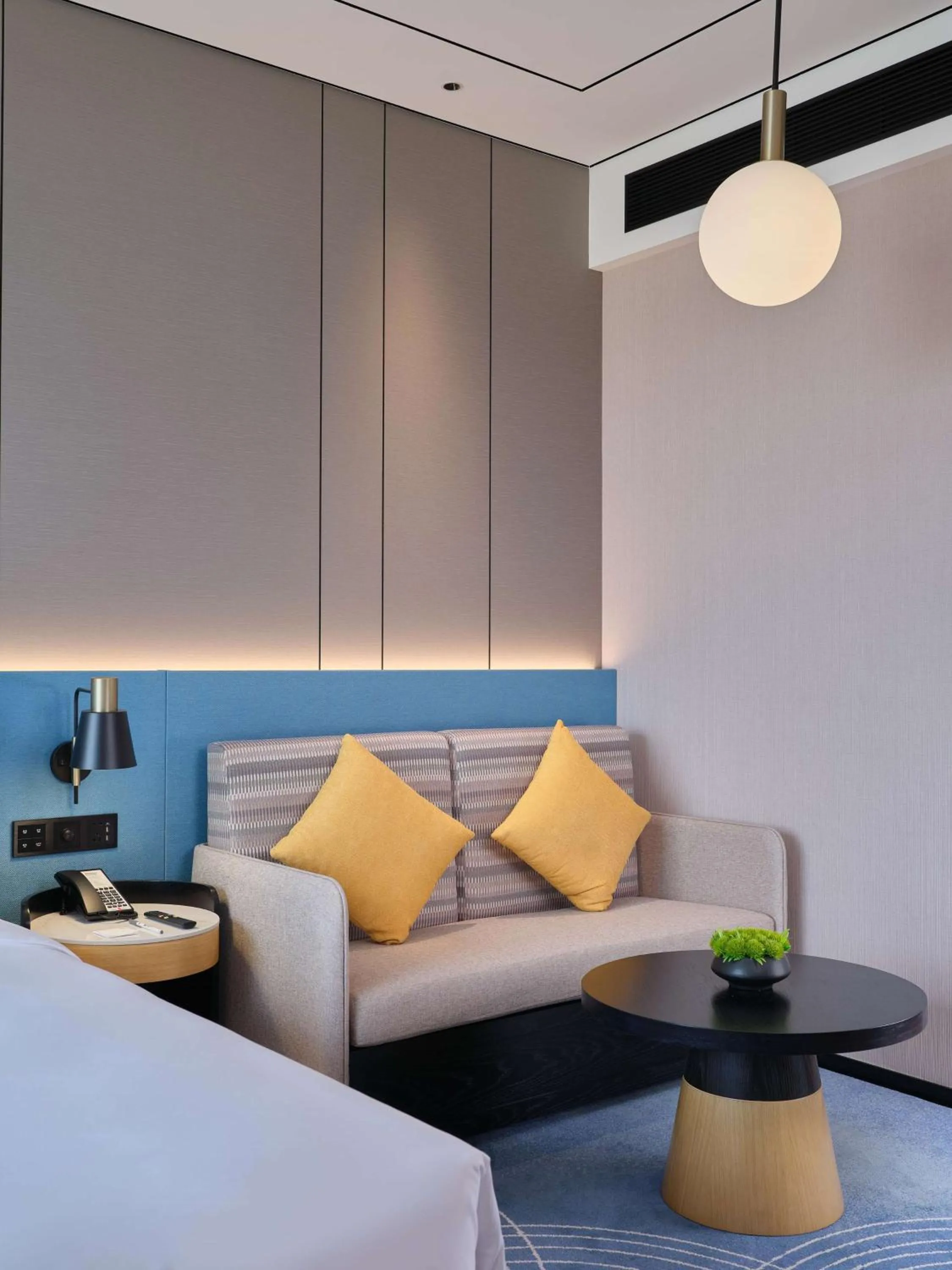 Living room, Bed in Hilton Garden Inn Xiamen Tong'An