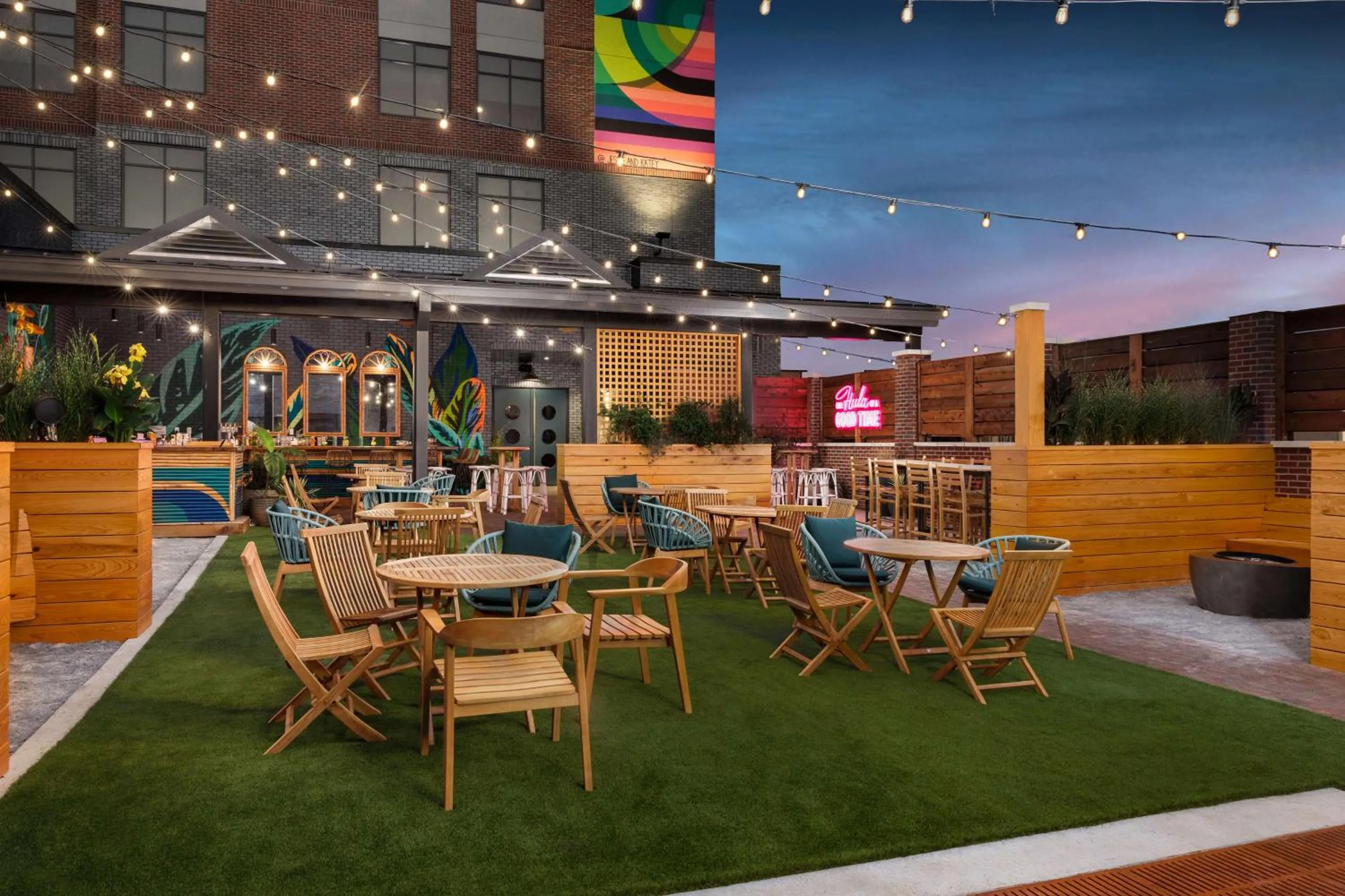 Lounge or bar in Motto By Hilton Bentonville Downtown