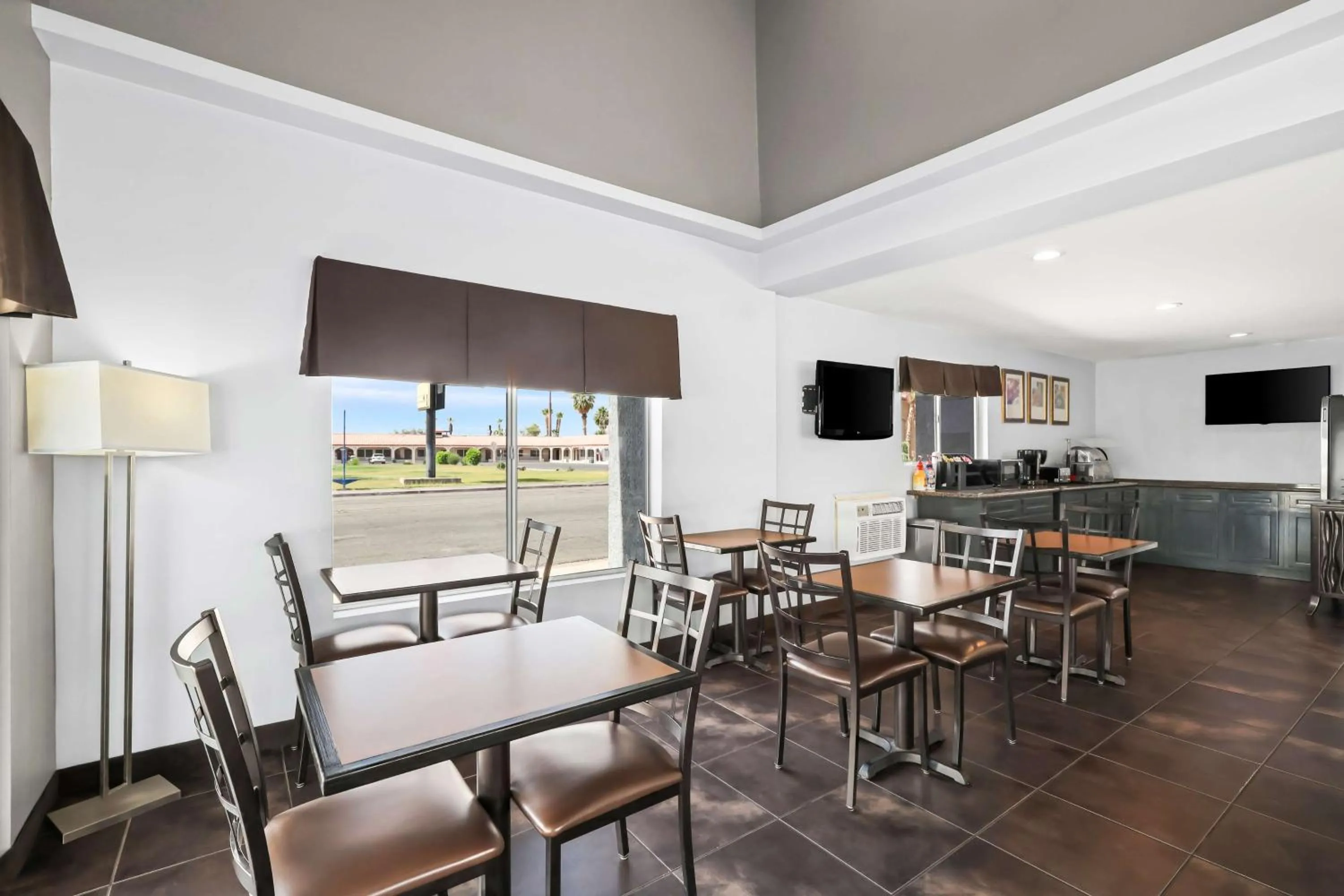 Breakfast in SureStay Hotel by Best Western Blythe