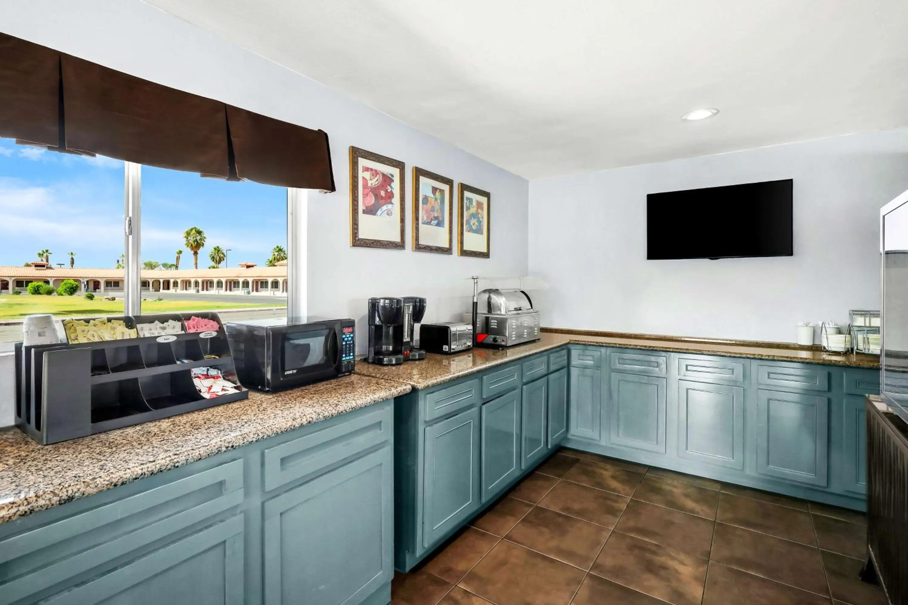 Restaurant/places to eat in SureStay Hotel by Best Western Blythe