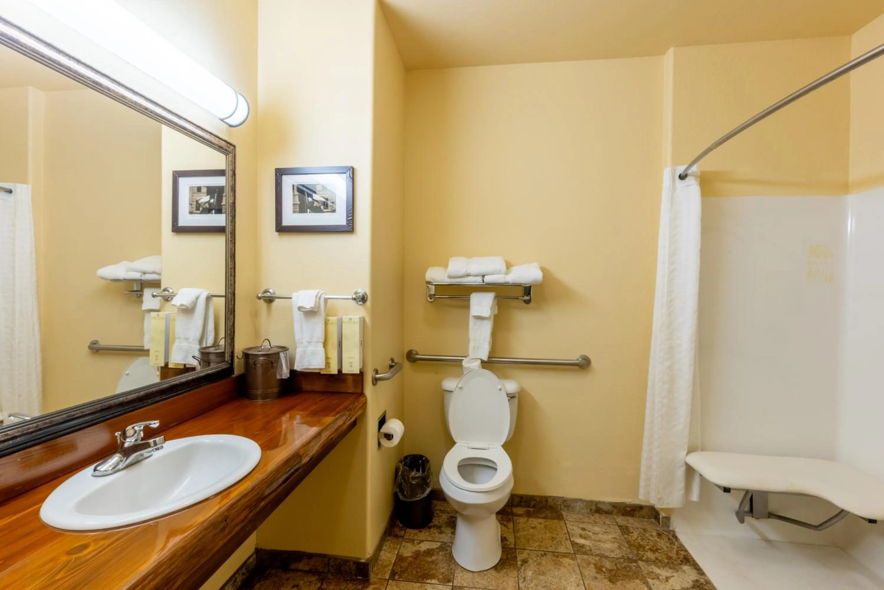 Bathroom in Hotel Texas Hallettsville