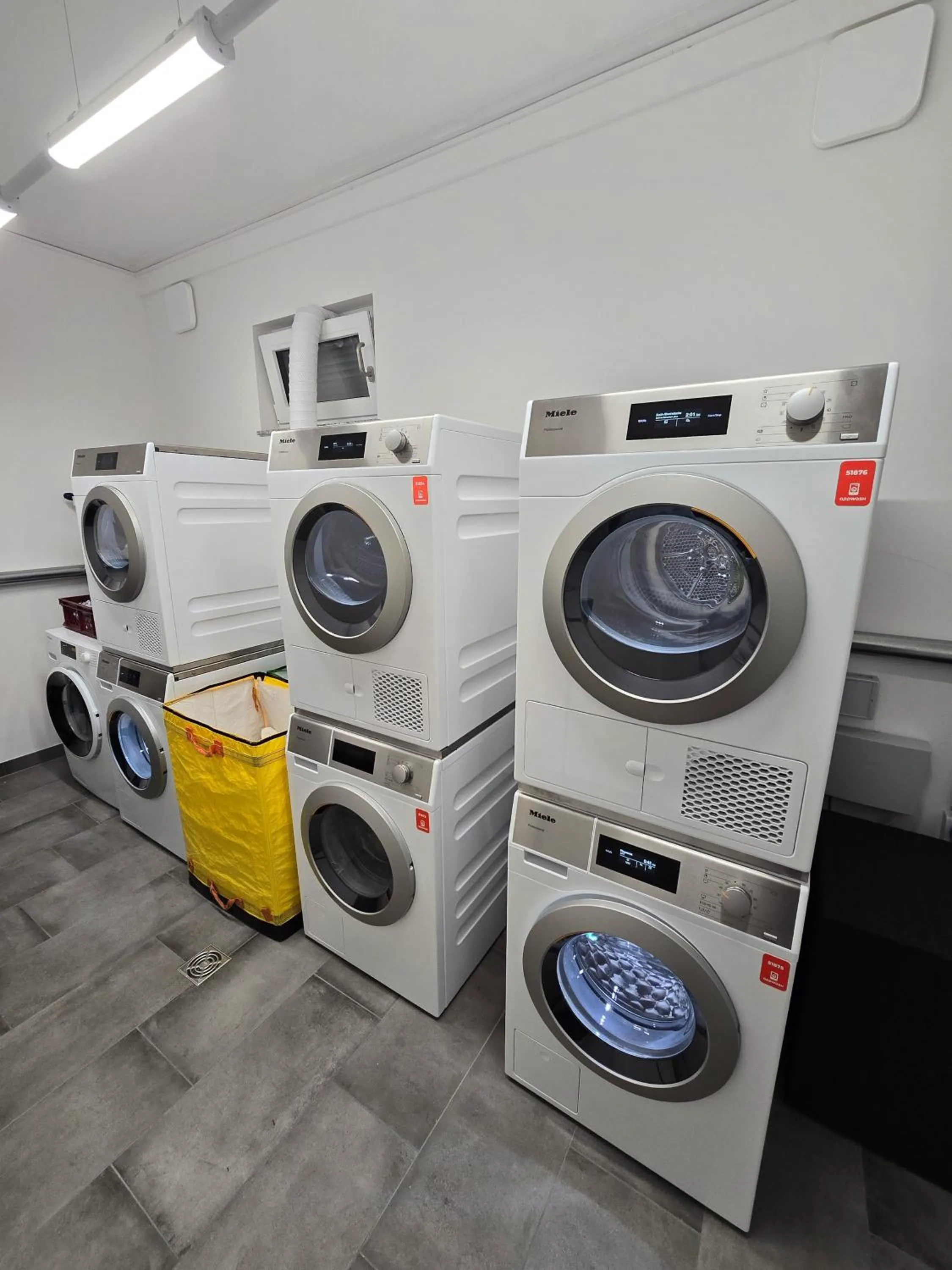 washing machine in Fair n Square Hotel 24 Stunden Self-Check In