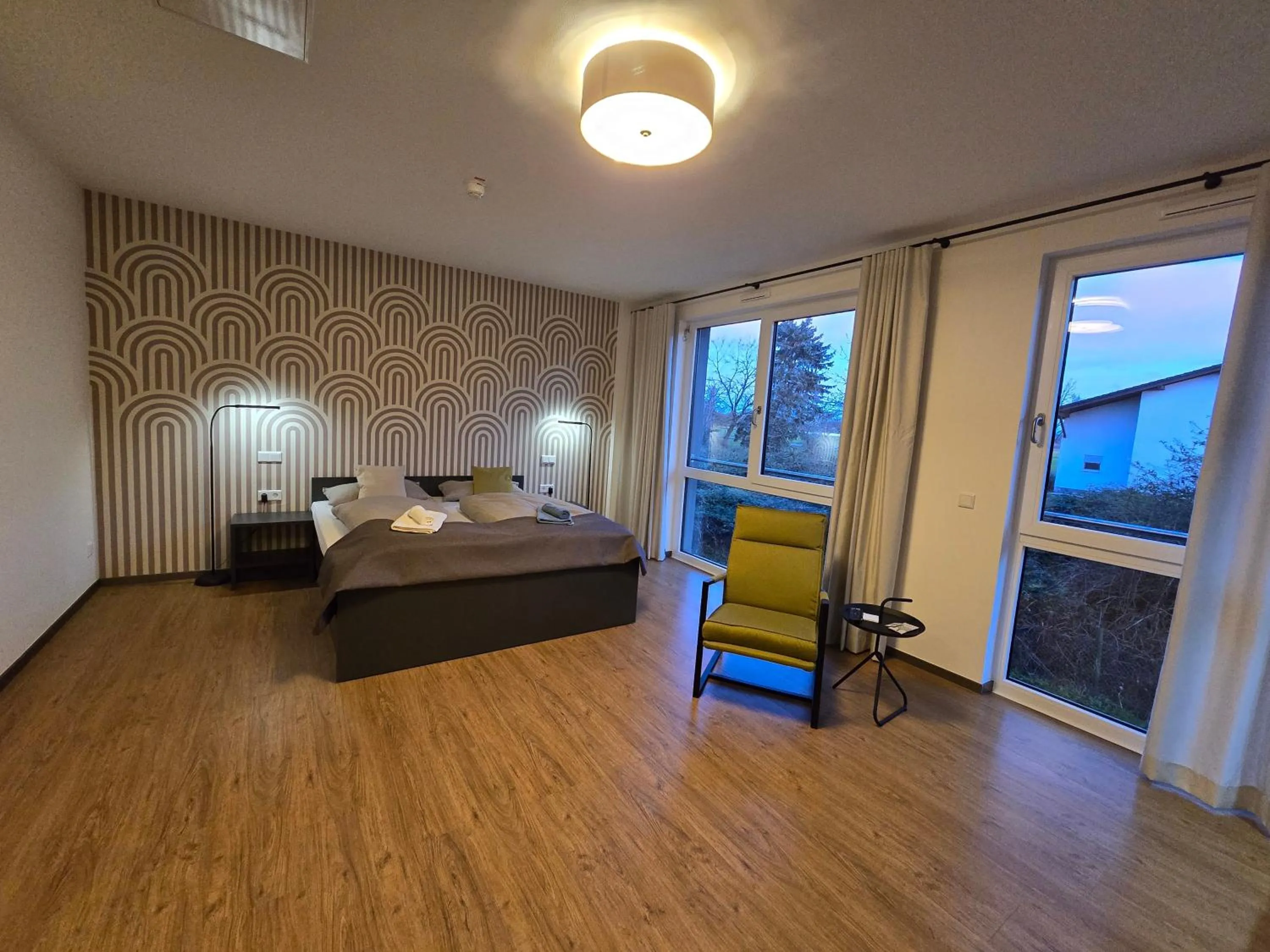 Seating area, Bed in Fair n Square Hotel 24 Stunden Self-Check In