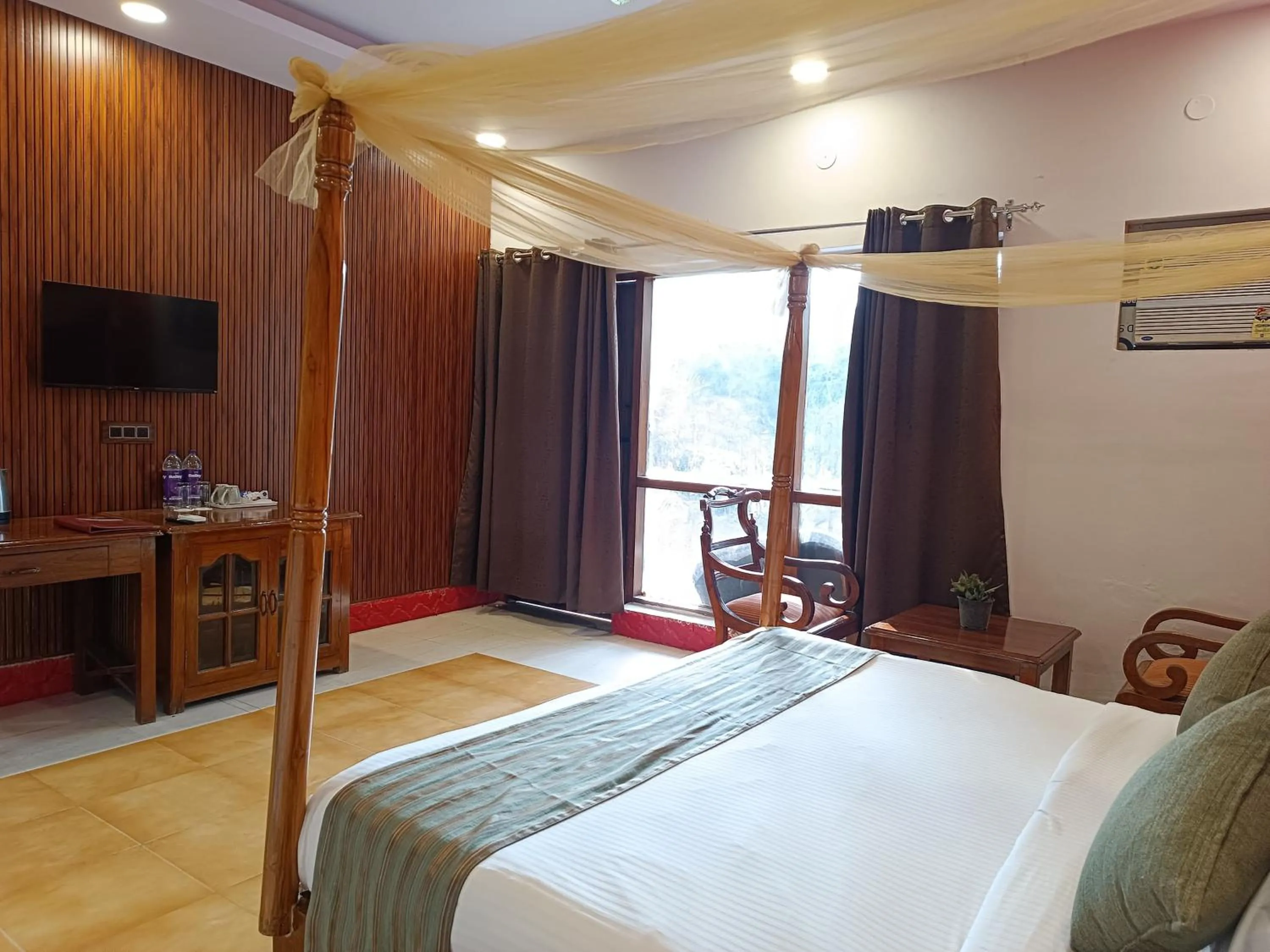 Communal lounge/ TV room in The Grand Aurra Resorts