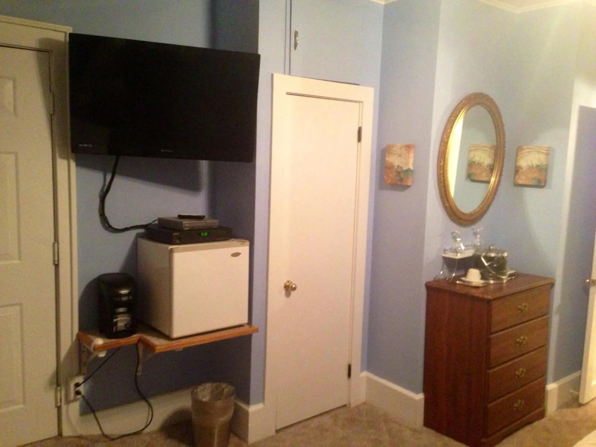 TV and multimedia in The Tunnicliff Inn