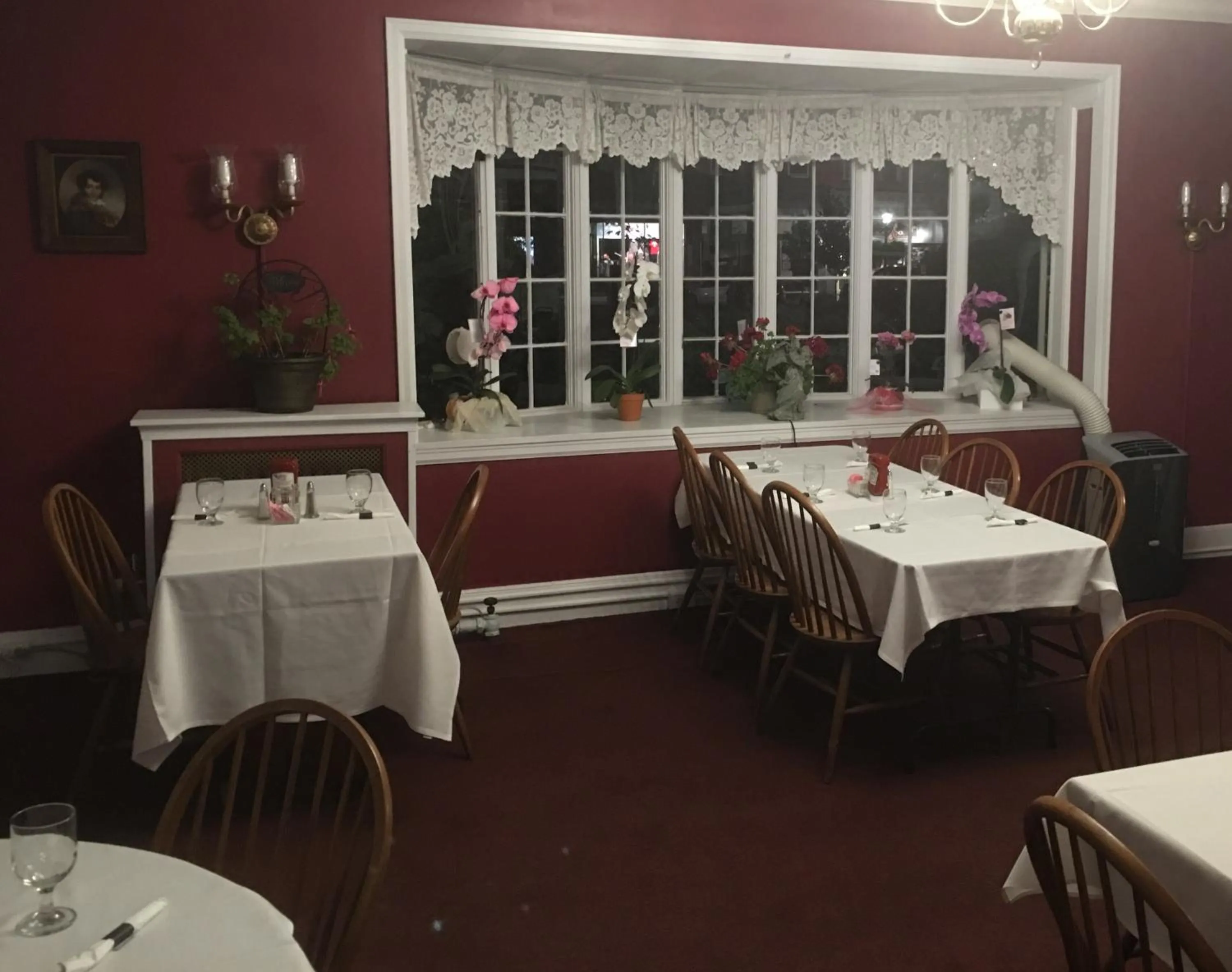 Restaurant/places to eat in The Tunnicliff Inn