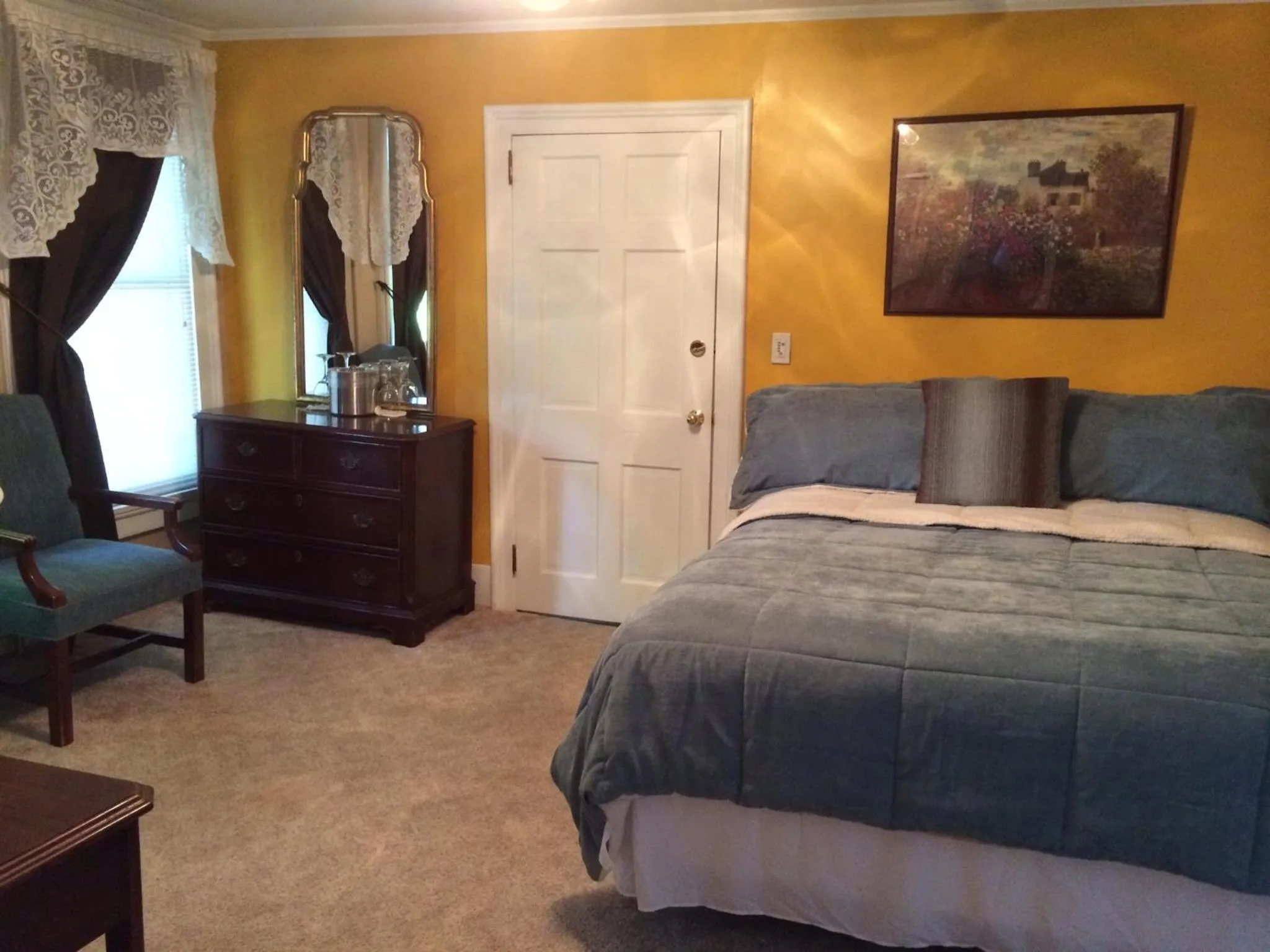 Day, Bed in The Tunnicliff Inn