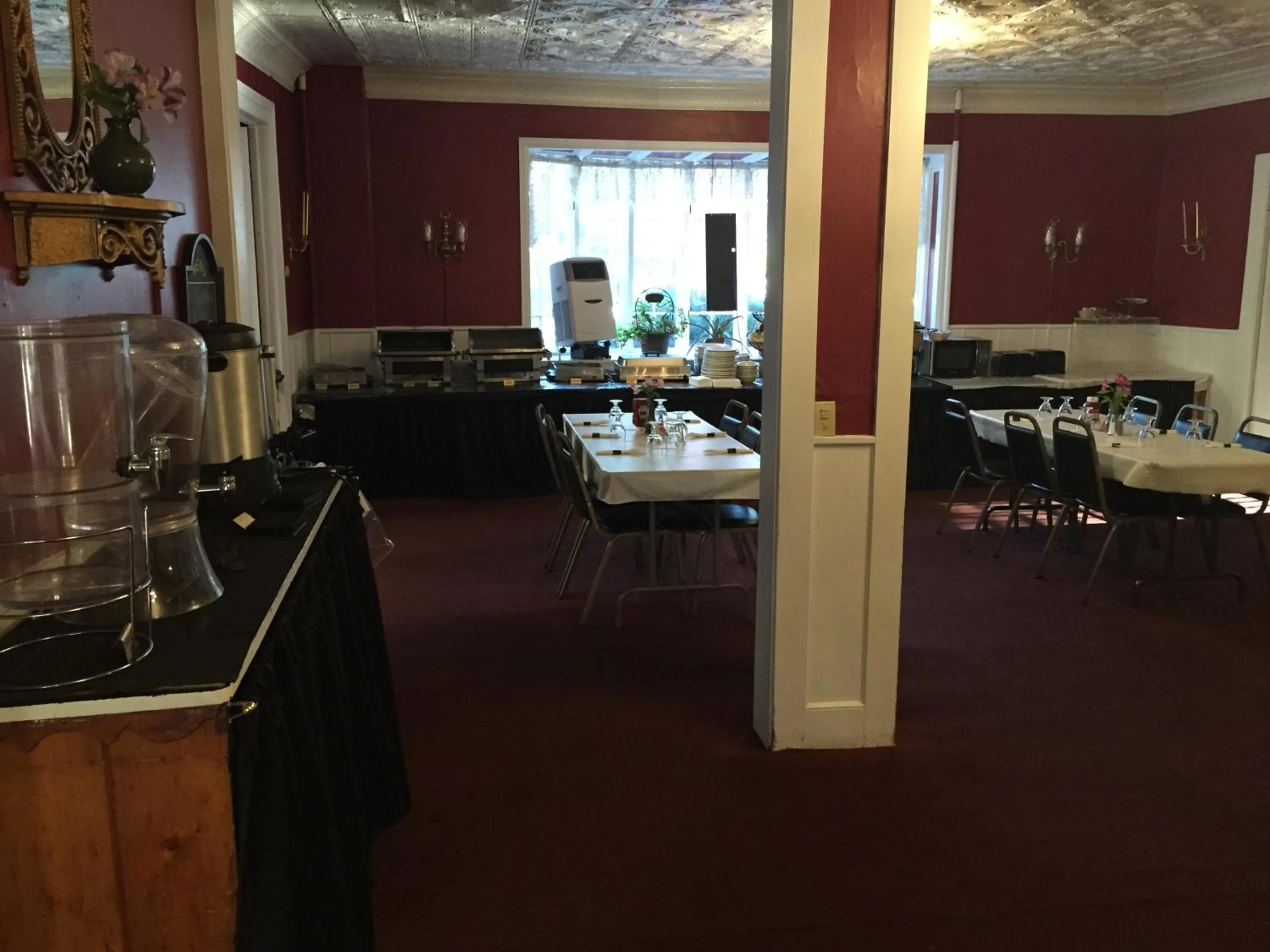 Buffet breakfast in The Tunnicliff Inn