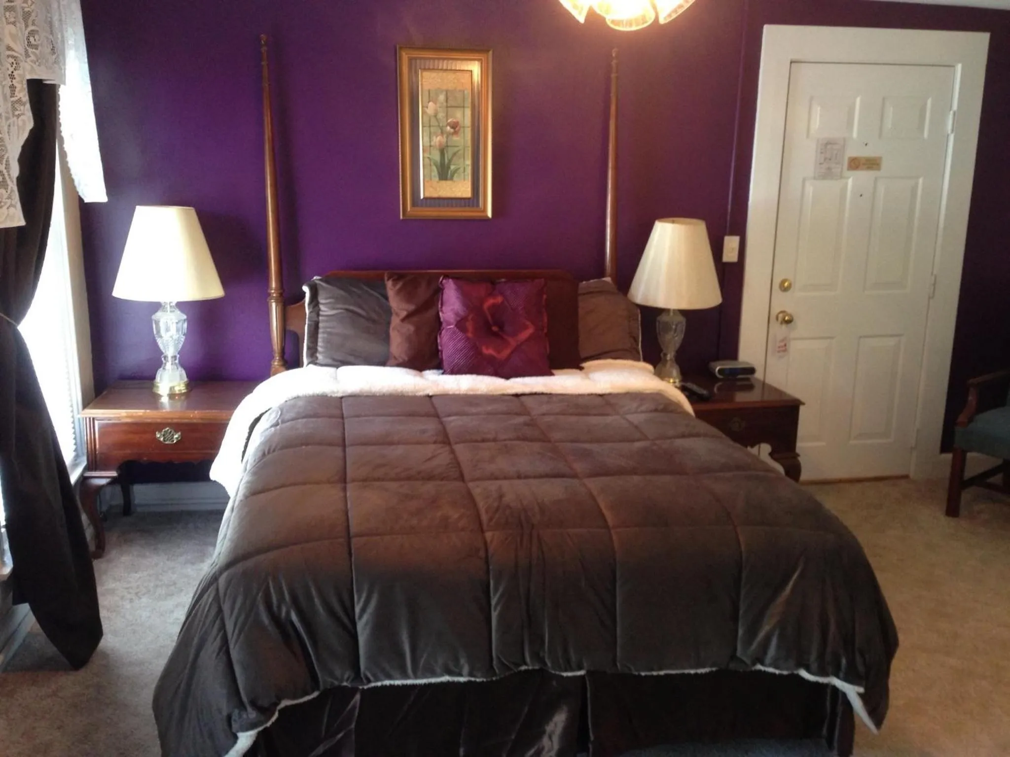 Bed in The Tunnicliff Inn