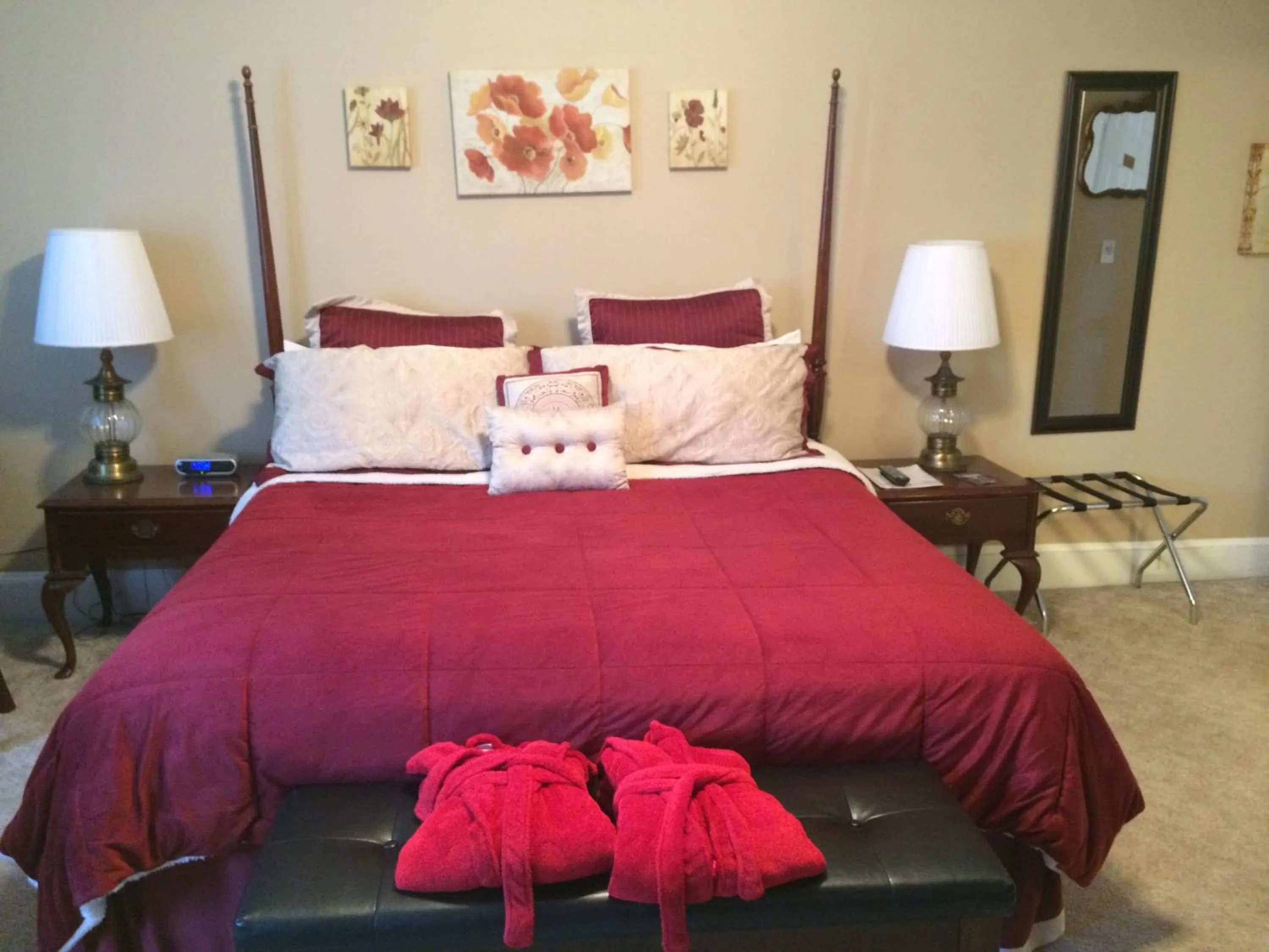 Bed in The Tunnicliff Inn