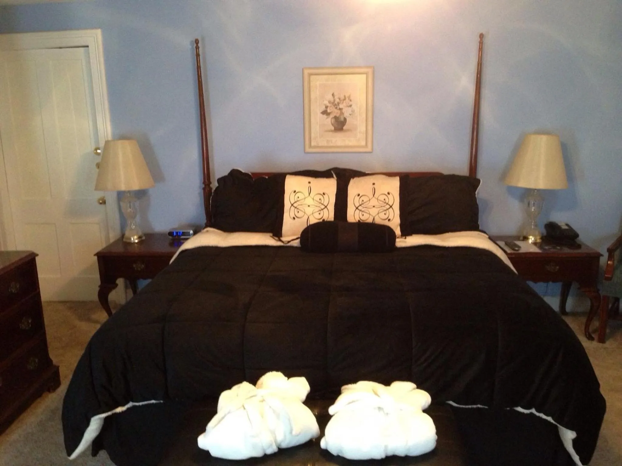Photo of the whole room, Bed in The Tunnicliff Inn