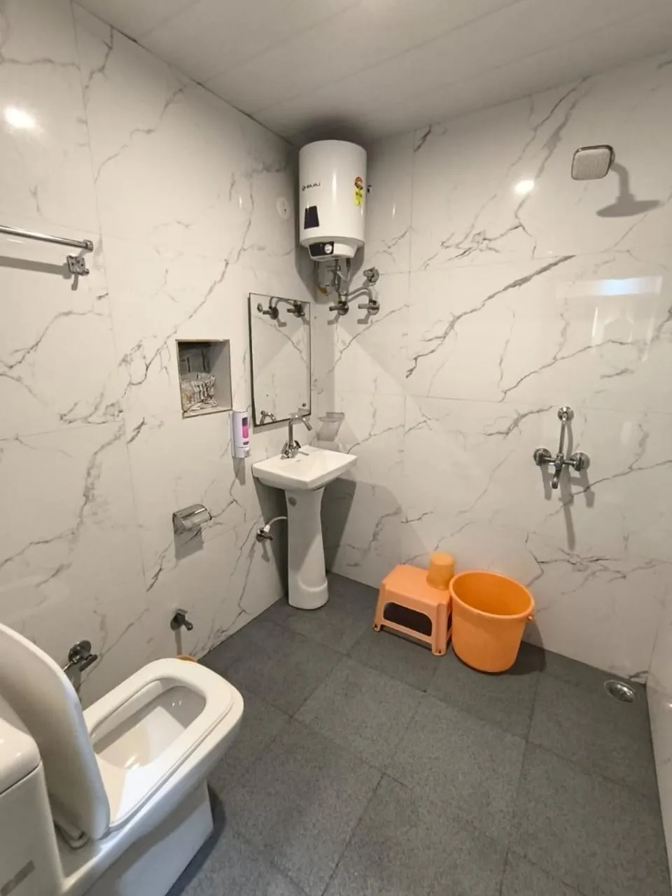 Shower in Hotel Goyal Palace