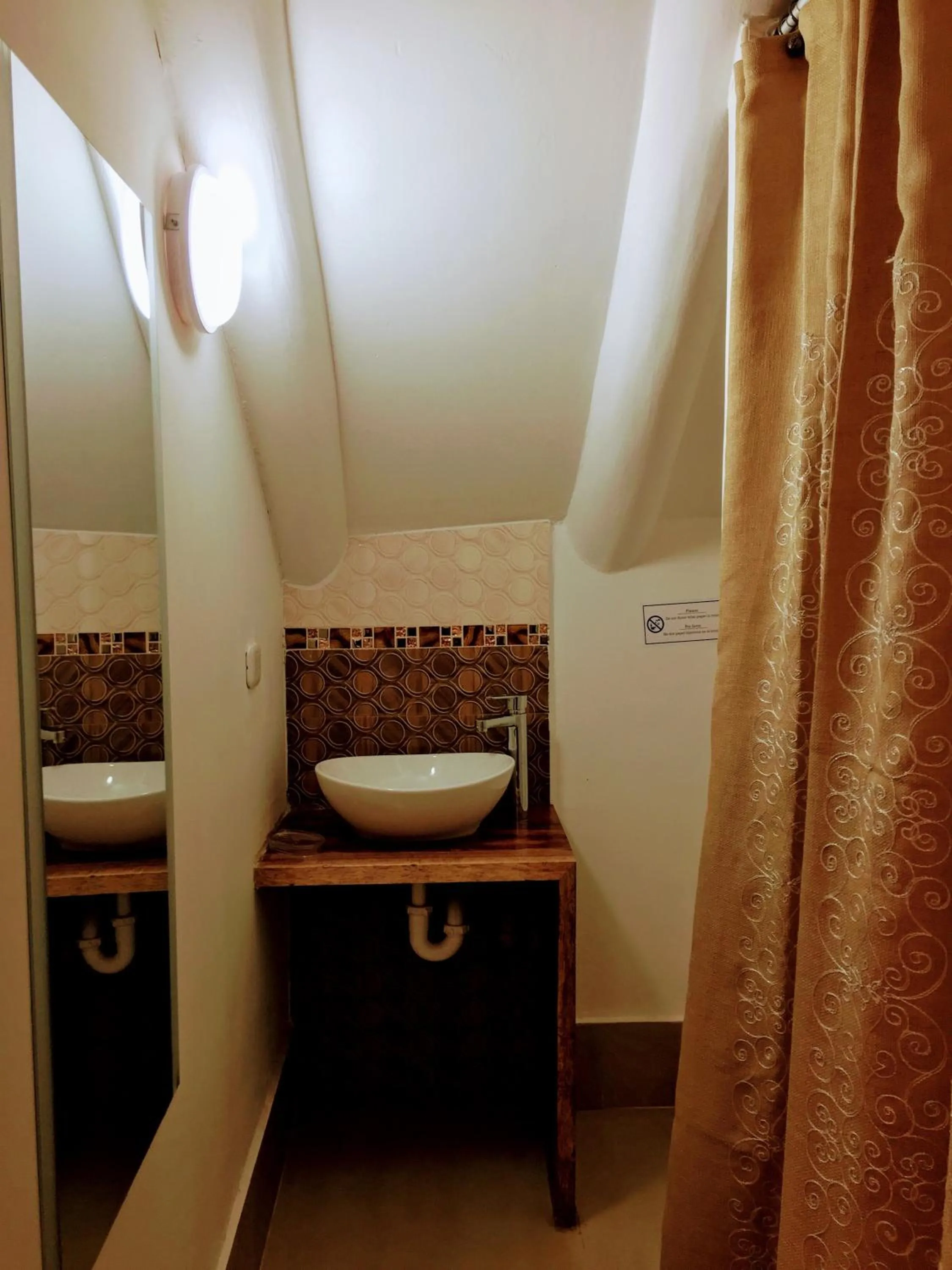 Bathroom in Kori Gems Inn