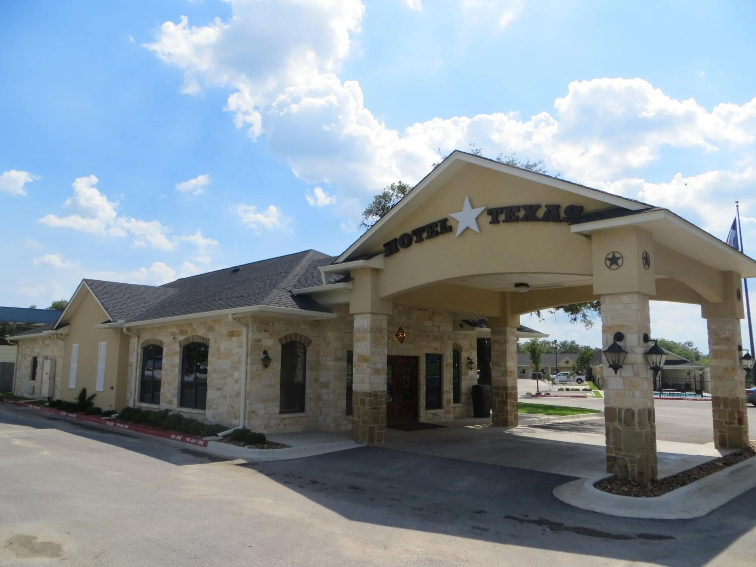 Facade/entrance in Hotel Texas Cuero