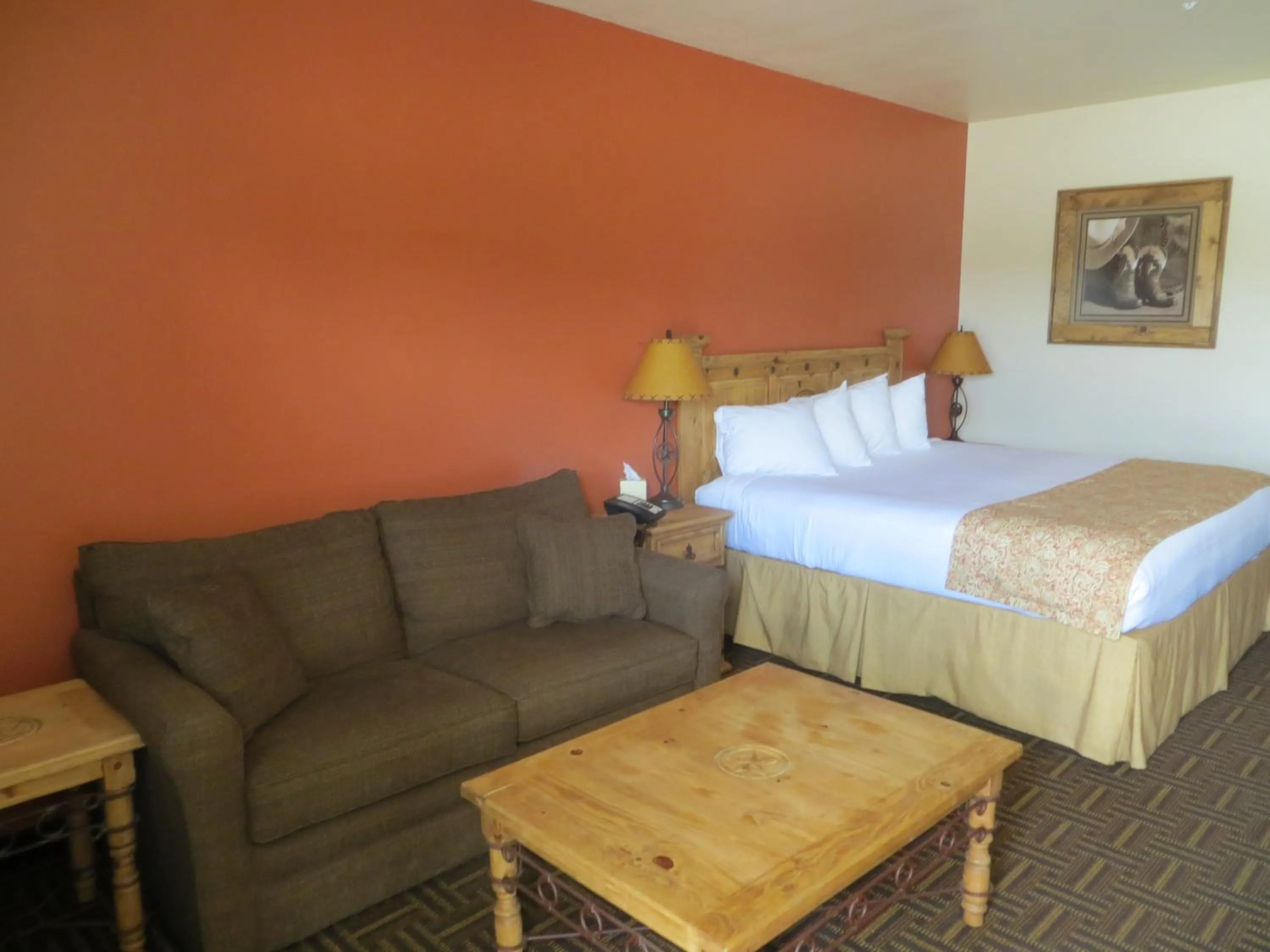 Seating area, Bed in Hotel Texas Cuero
