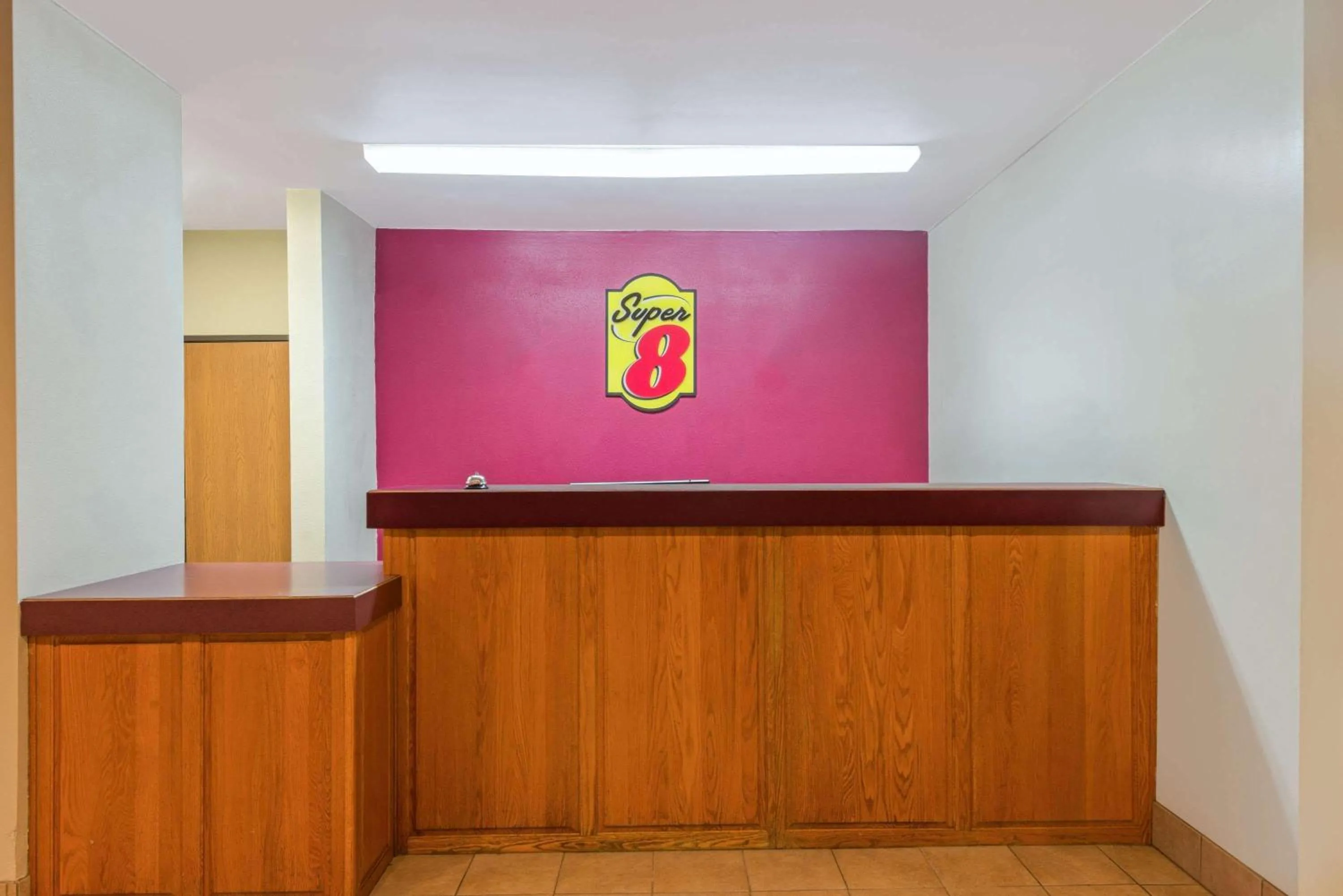 Lobby or reception in Super 8 by Wyndham Pevely