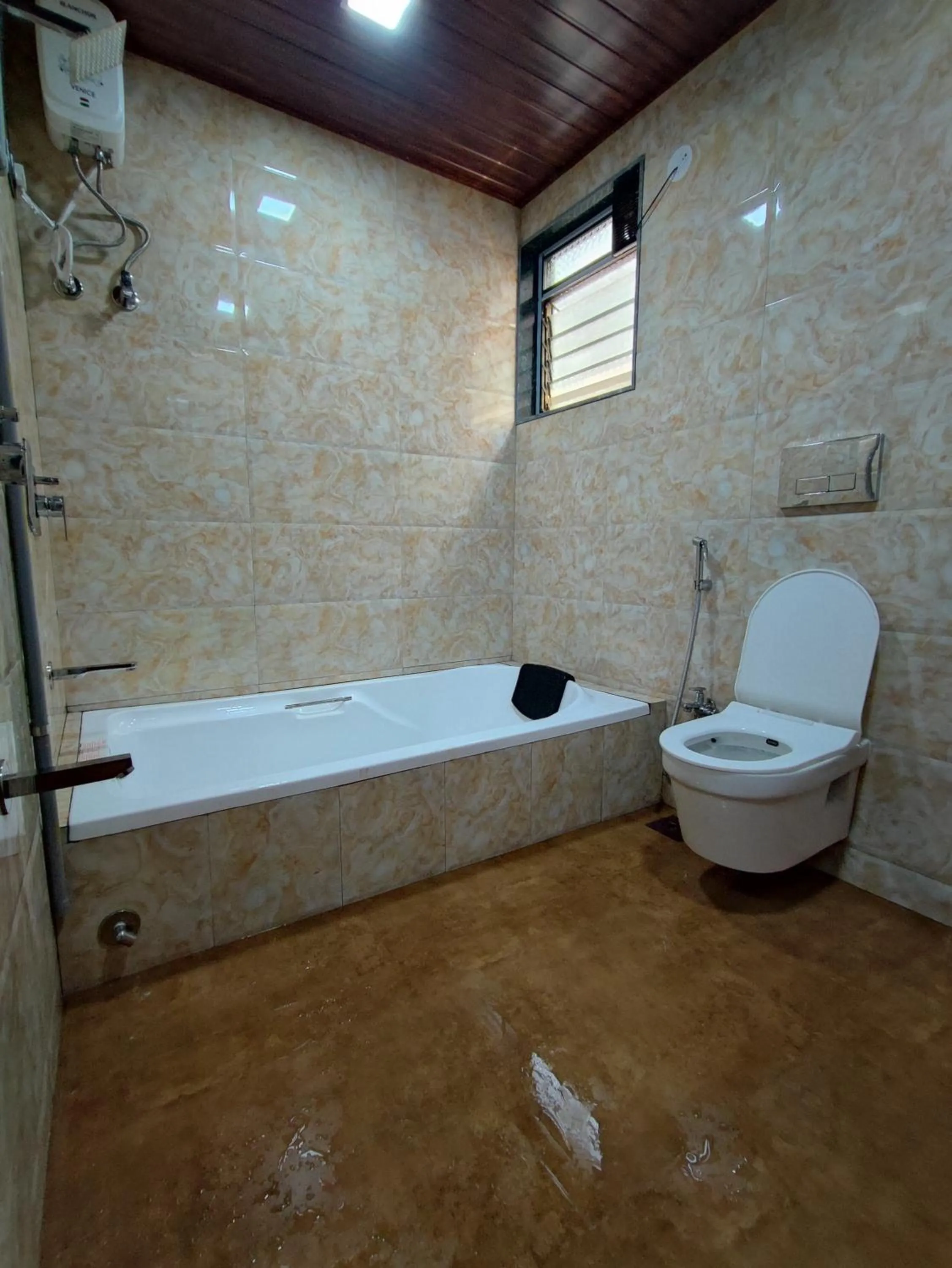 Shower in Hotel Starlit