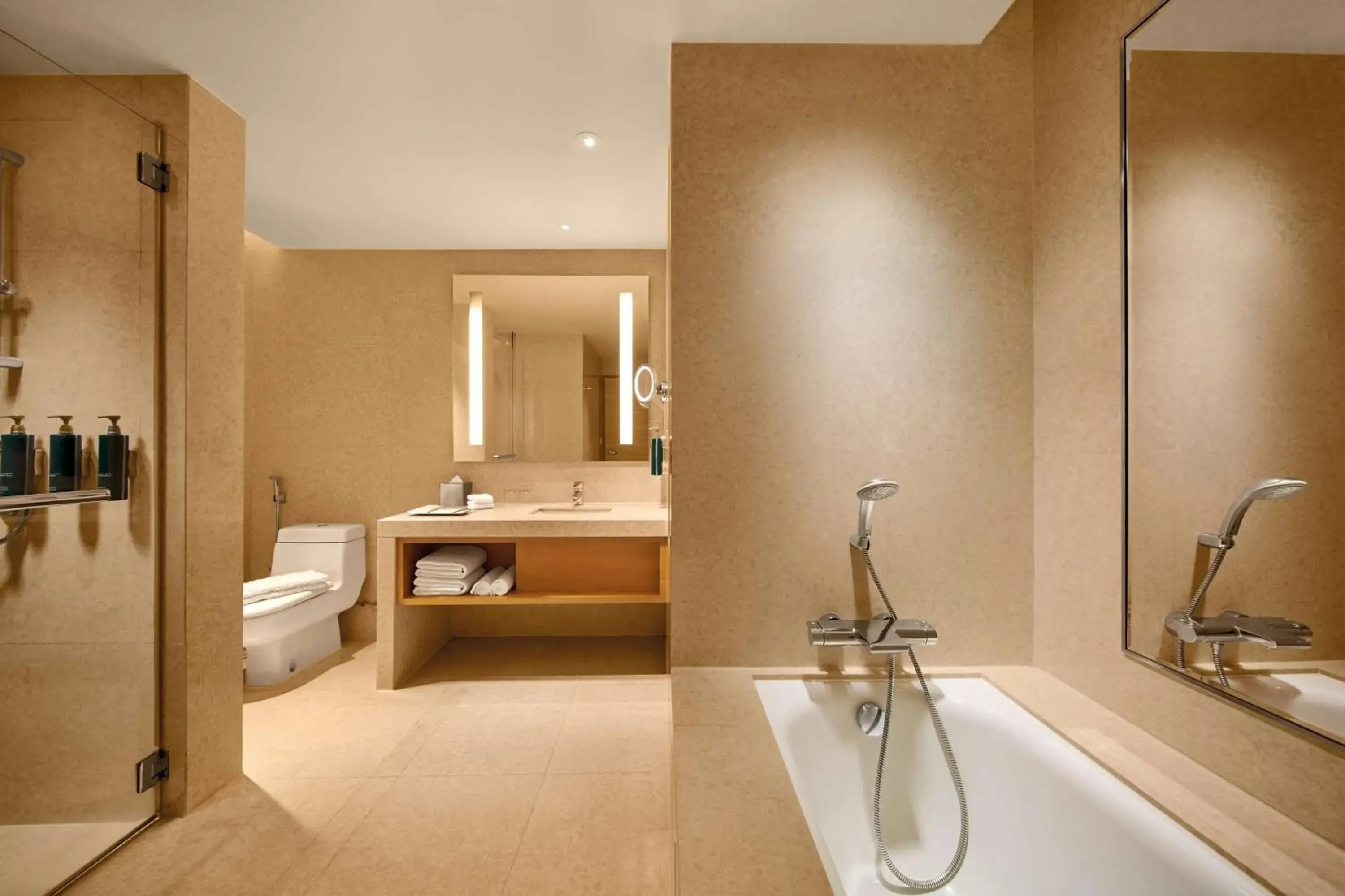 King Corner Suite with Bath Tub in DoubleTree by Hilton Johor Bahru King Corner Suite with Bath Tub in DoubleTree by Hilton Johor Bahru