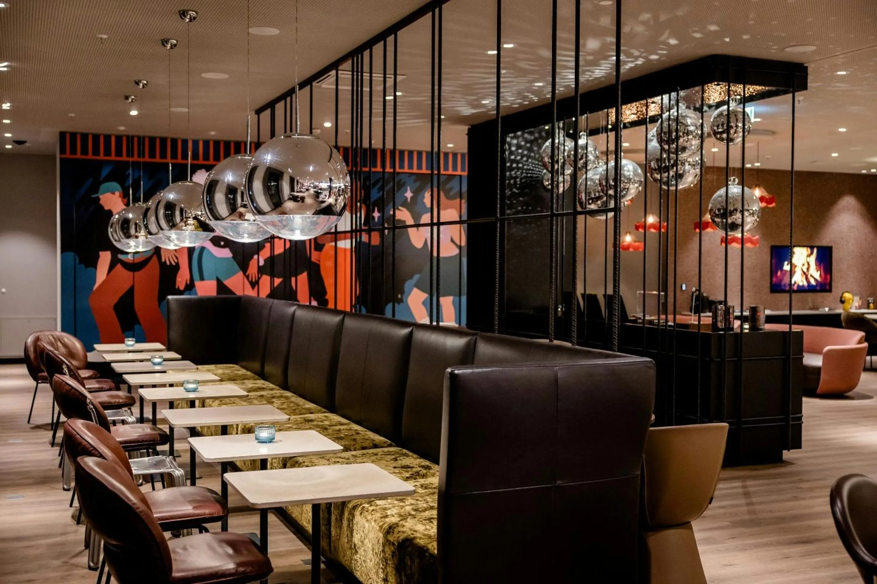 Lounge or bar in Motel One Berlin-Potsdamer Platz