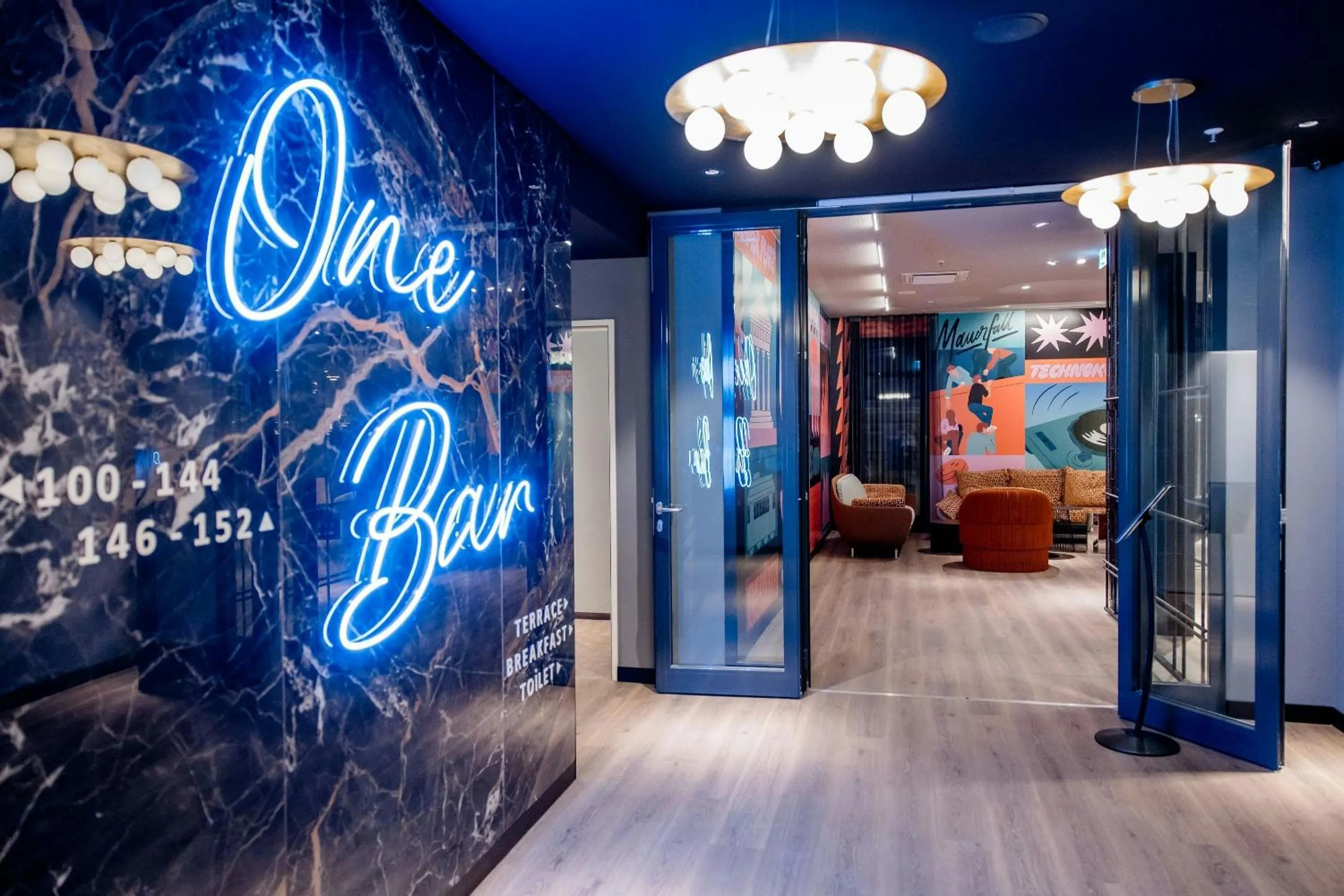 Lounge or bar in Motel One Berlin-Potsdamer Platz