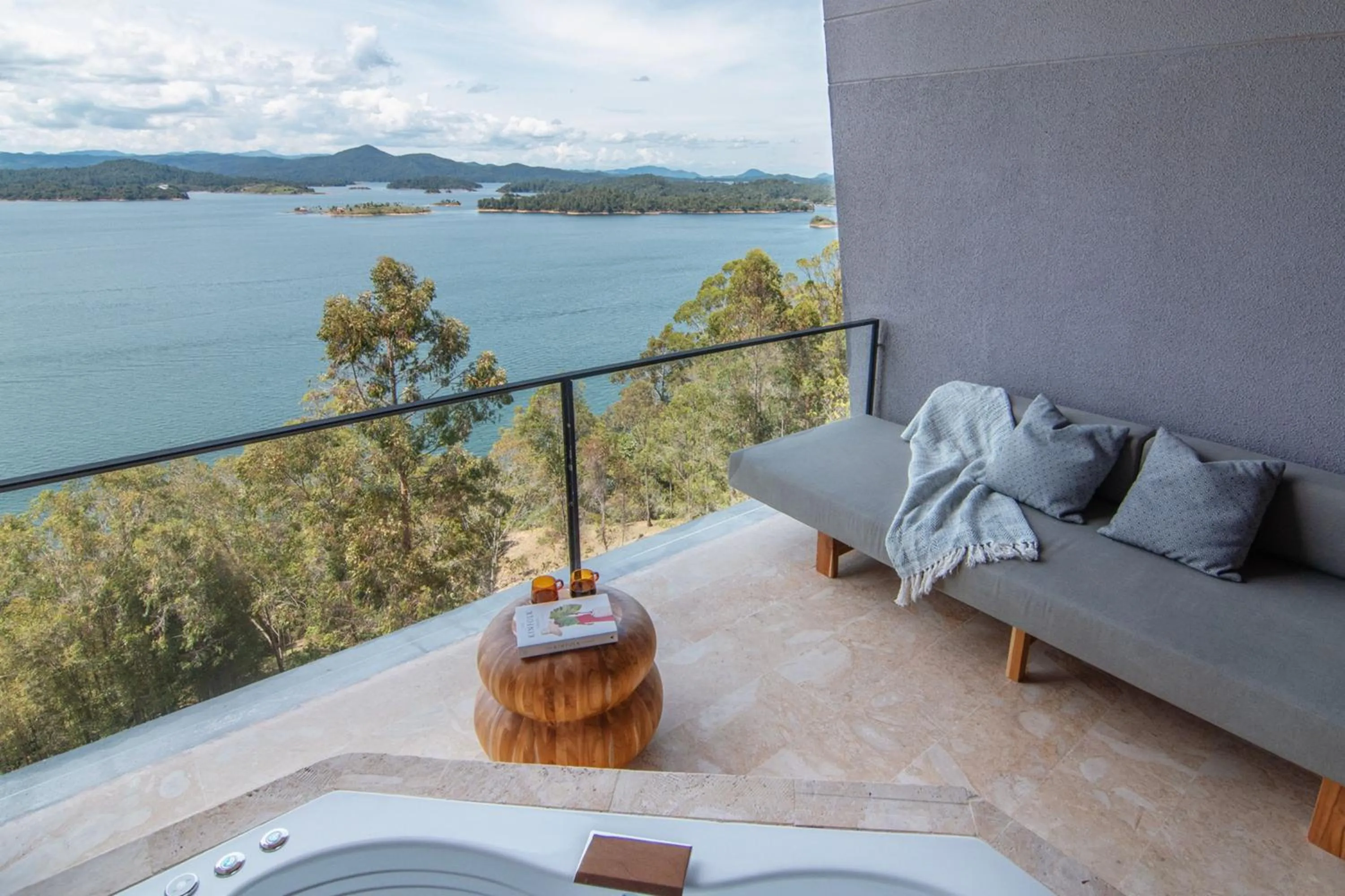 Photo of the whole room in Luxé by The Charlee