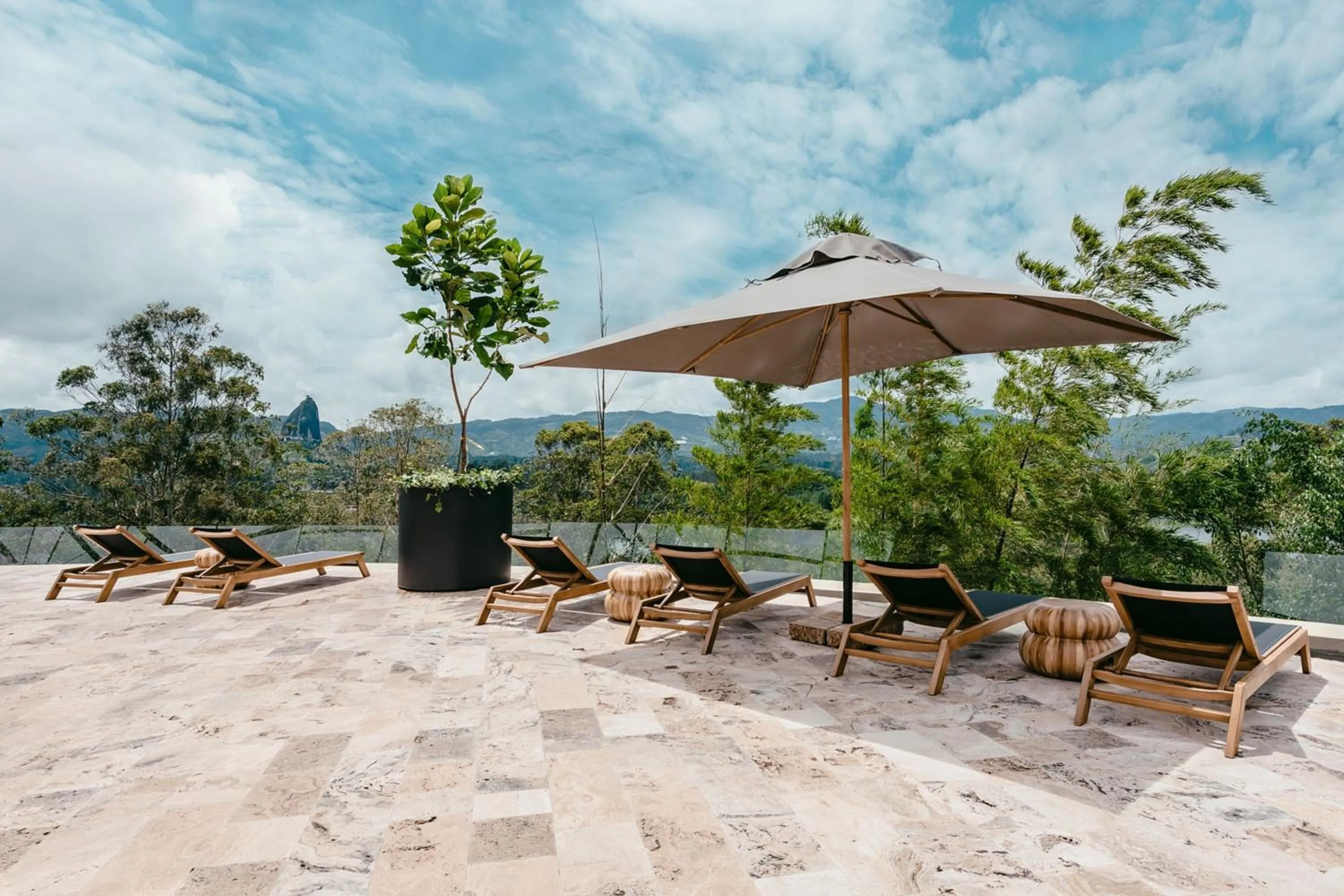 Photo of the whole room in Luxé by The Charlee