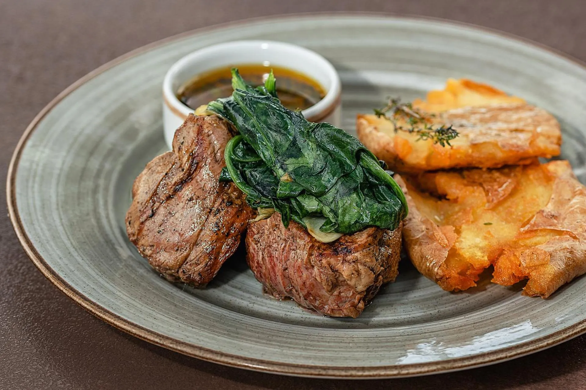 Food and drinks in Luxé by The Charlee