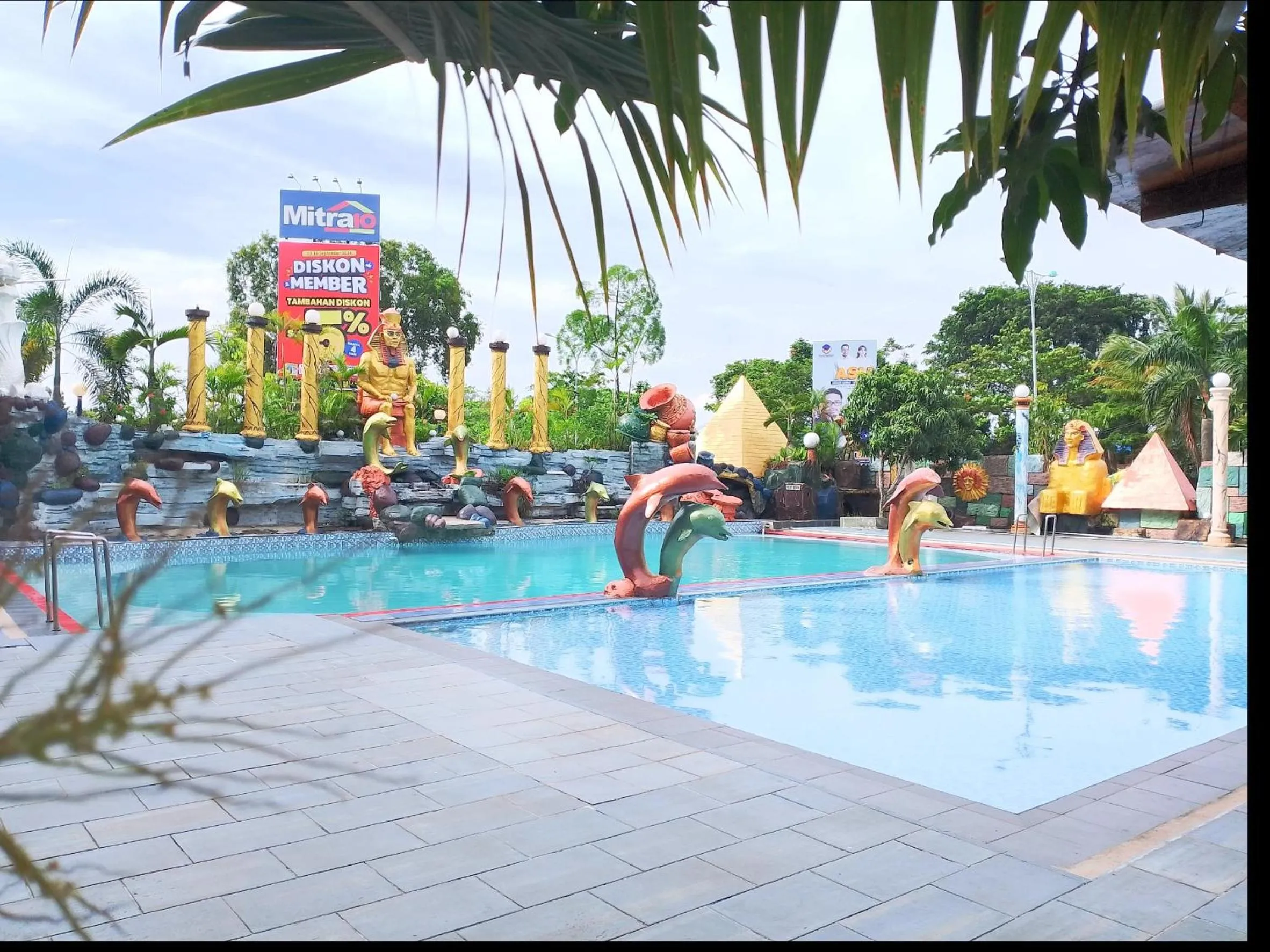 Pool view in Hotel 01 Batam