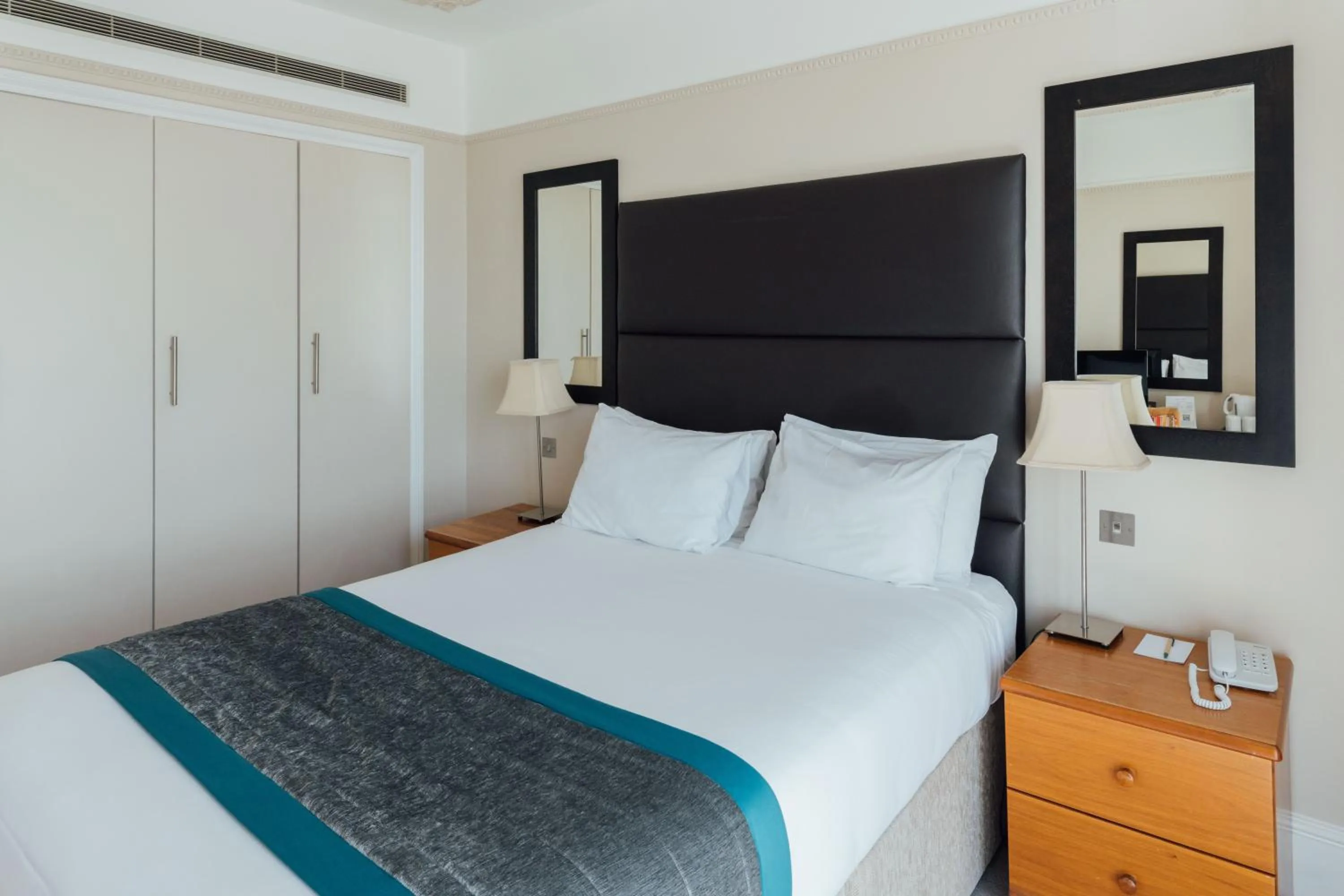 Bed in Queens Hotel & Spa