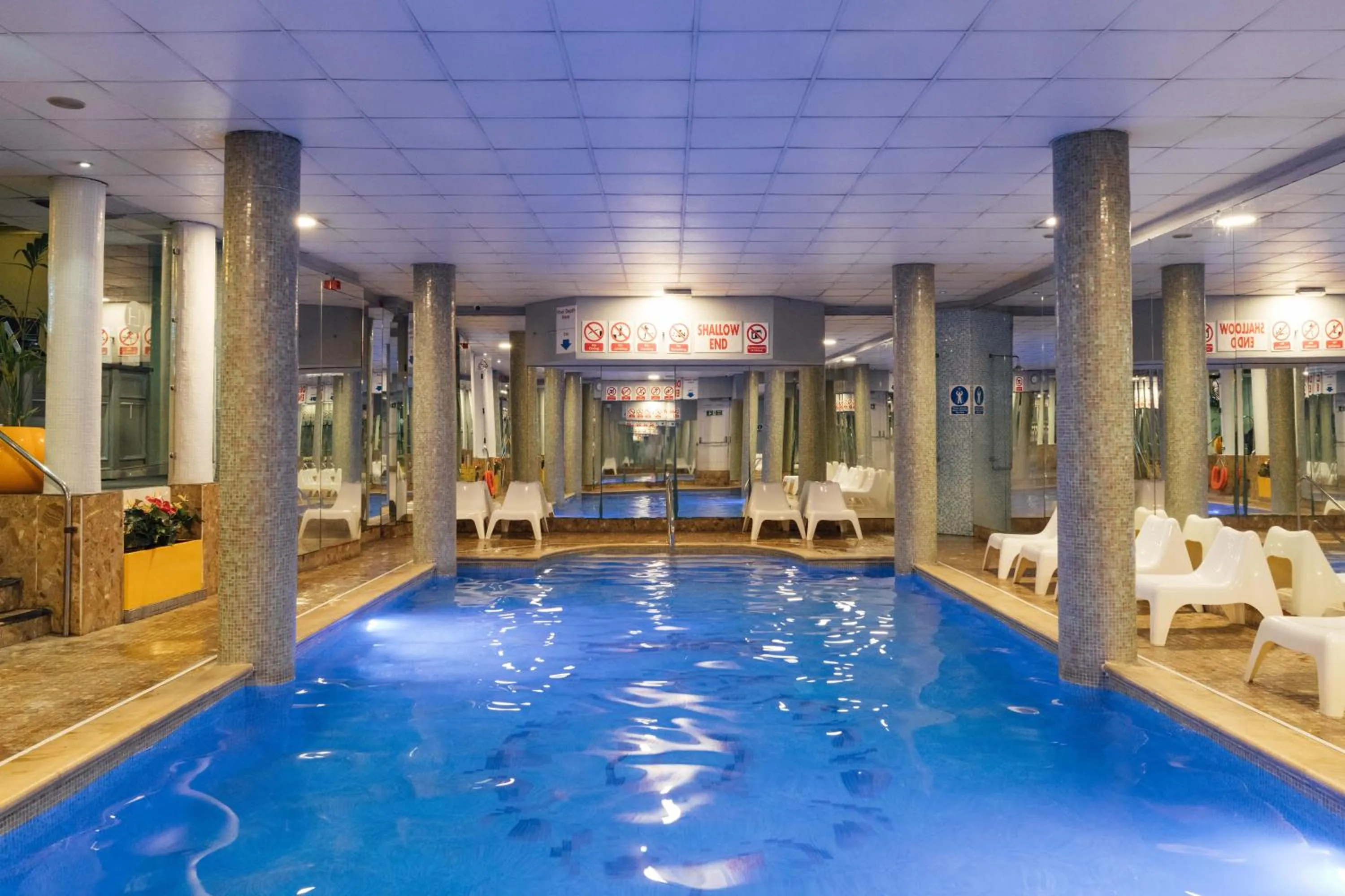 Swimming pool in Queens Hotel & Spa