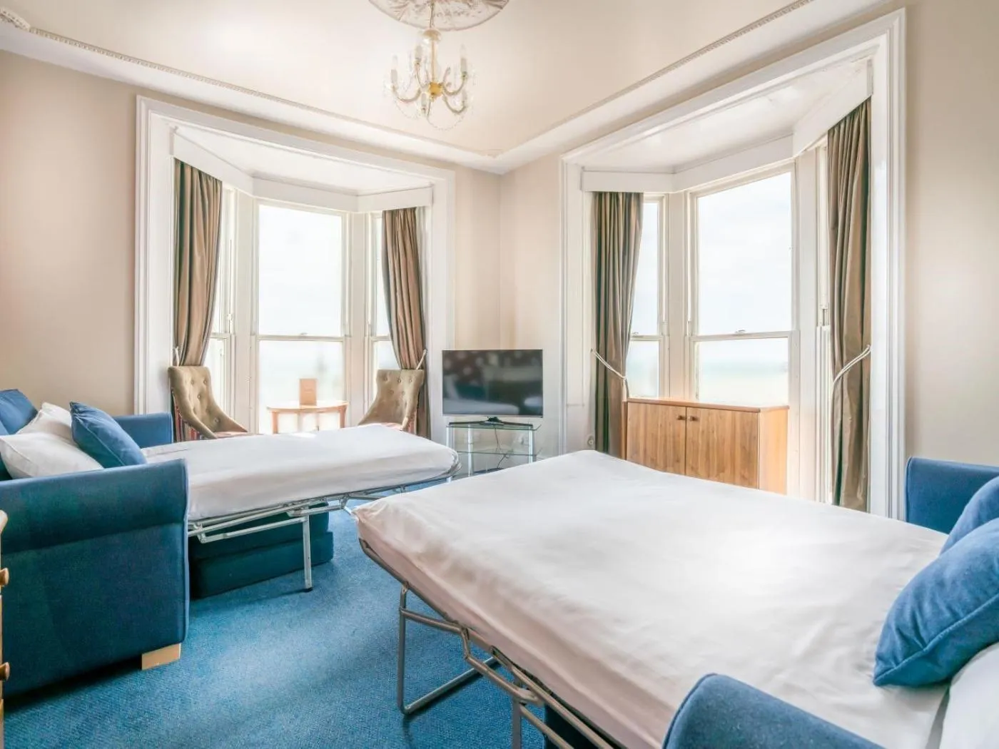 Bed in Queens Hotel & Spa