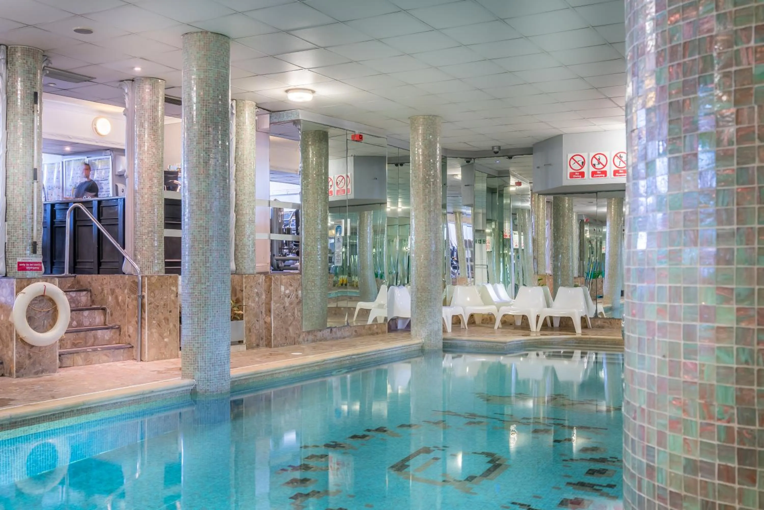 Swimming pool in Queens Hotel & Spa