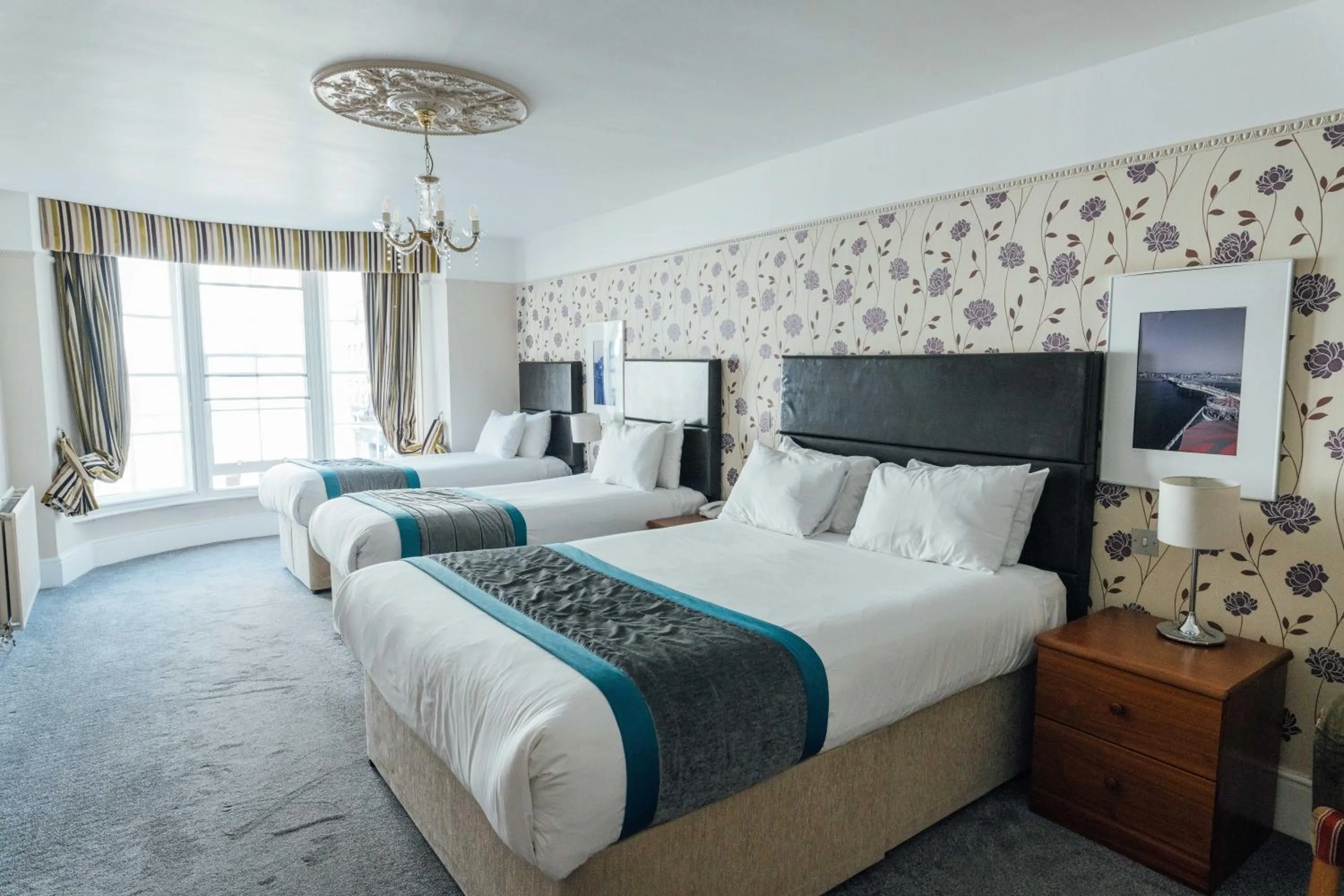 Bedroom, Bed in Queens Hotel & Spa