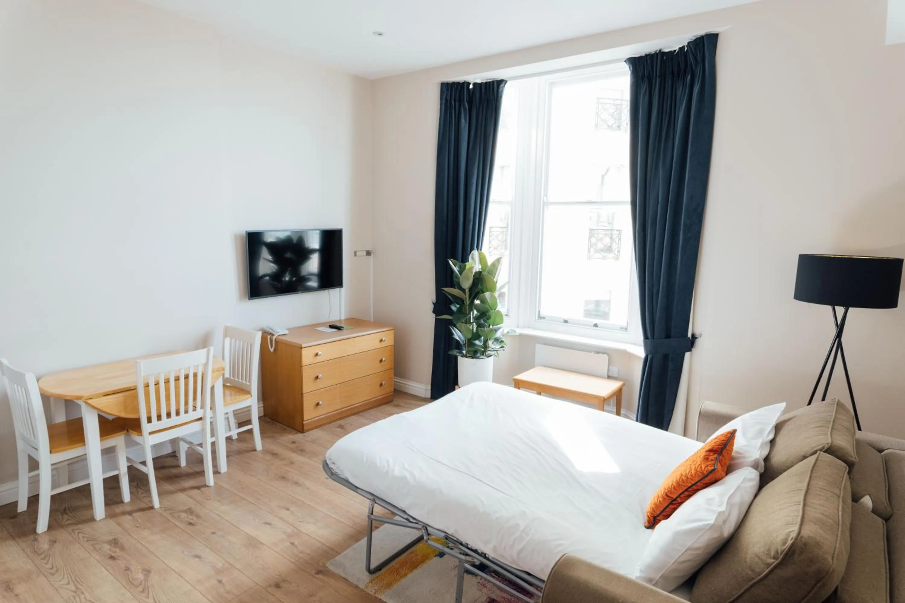 Bed in Queens Hotel & Spa