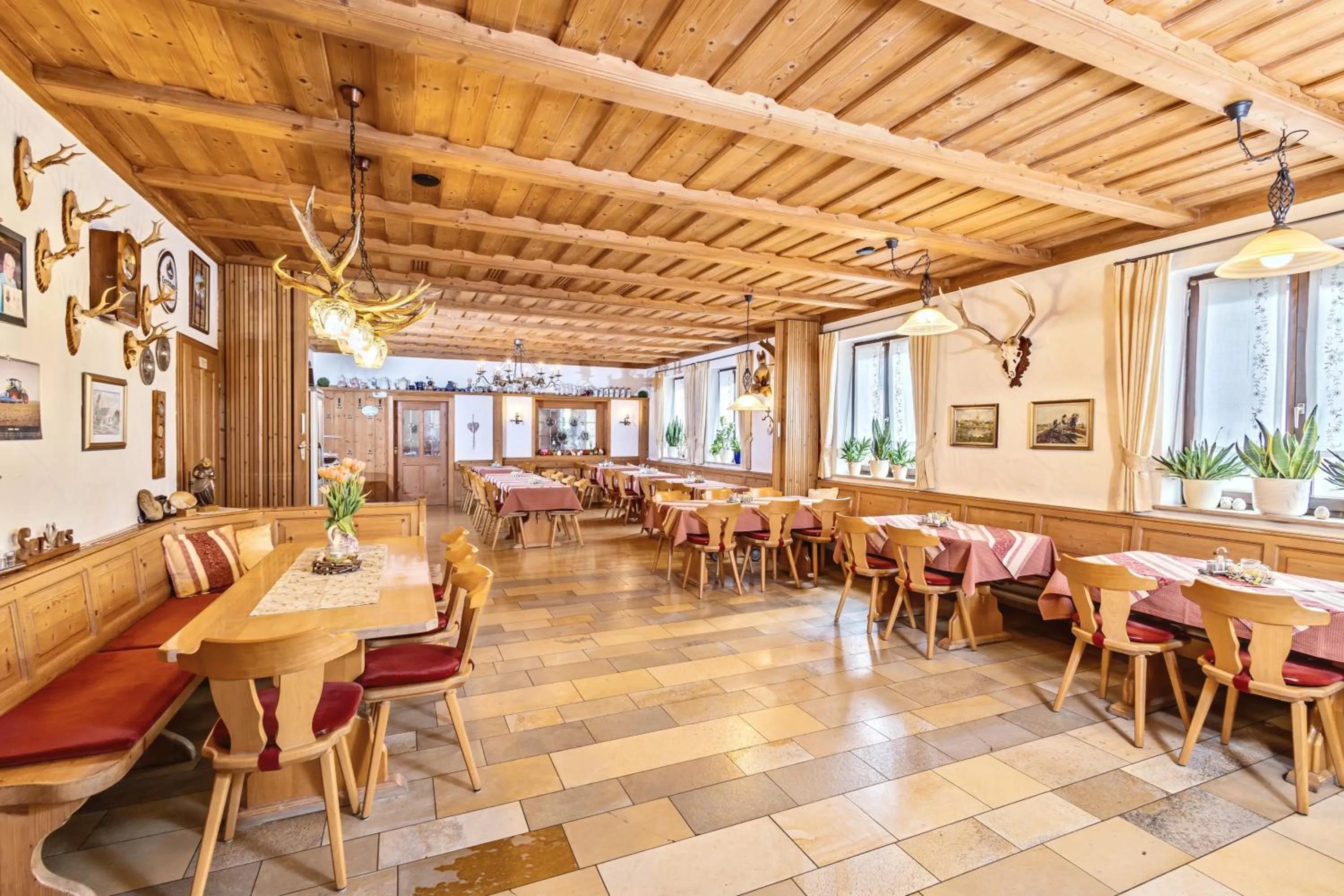 Restaurant/places to eat in Gasthof Schneiderwirt, Kipfenberg OT Hirnstetten