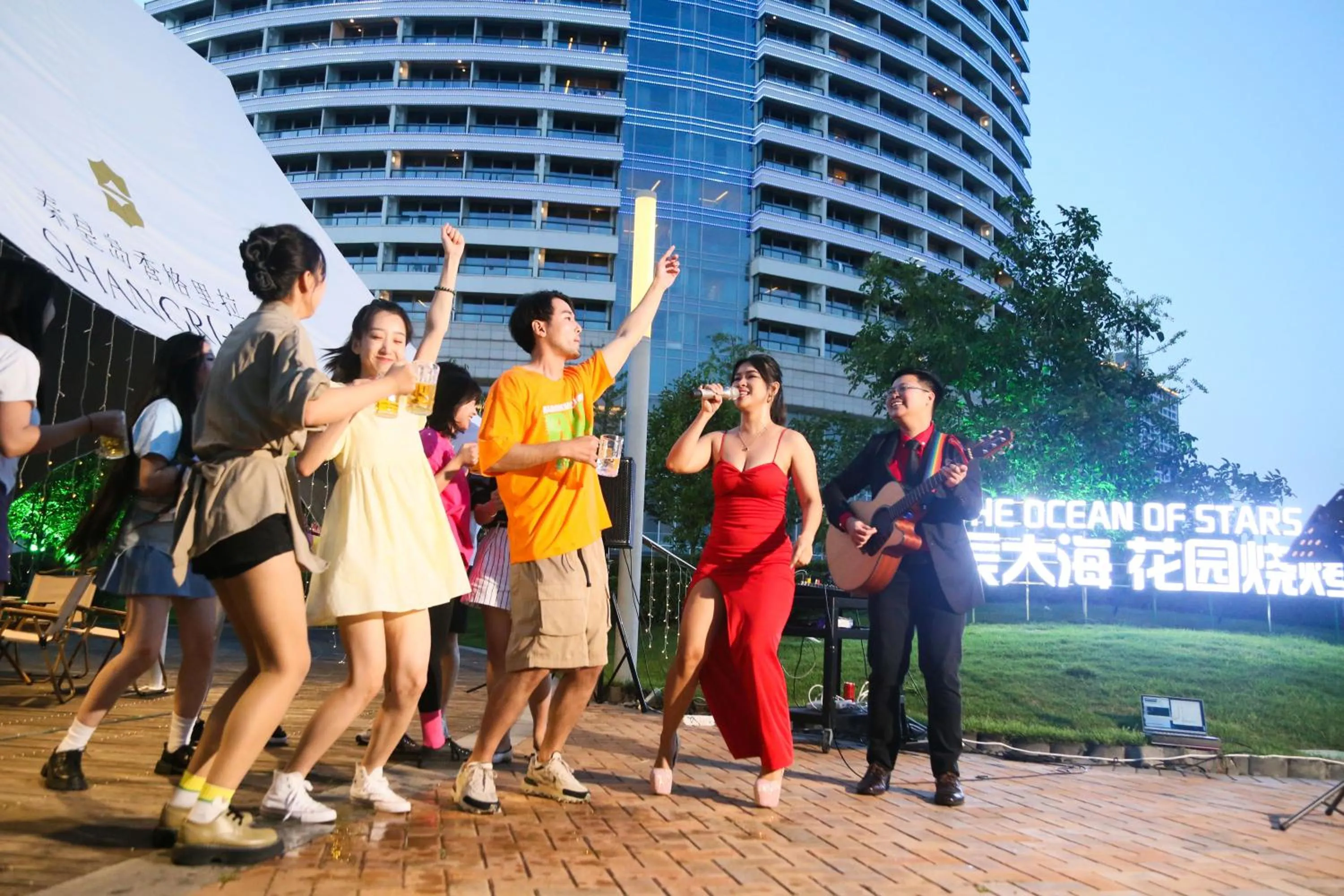 People in Shangri-La Qinhuangdao