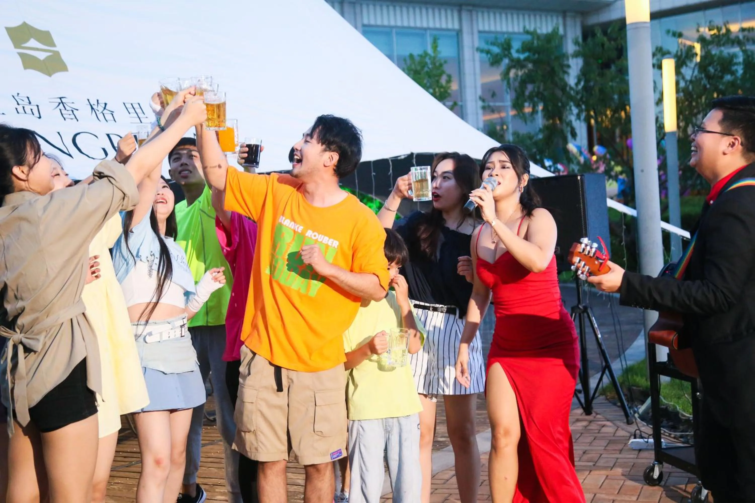 People in Shangri-La Qinhuangdao