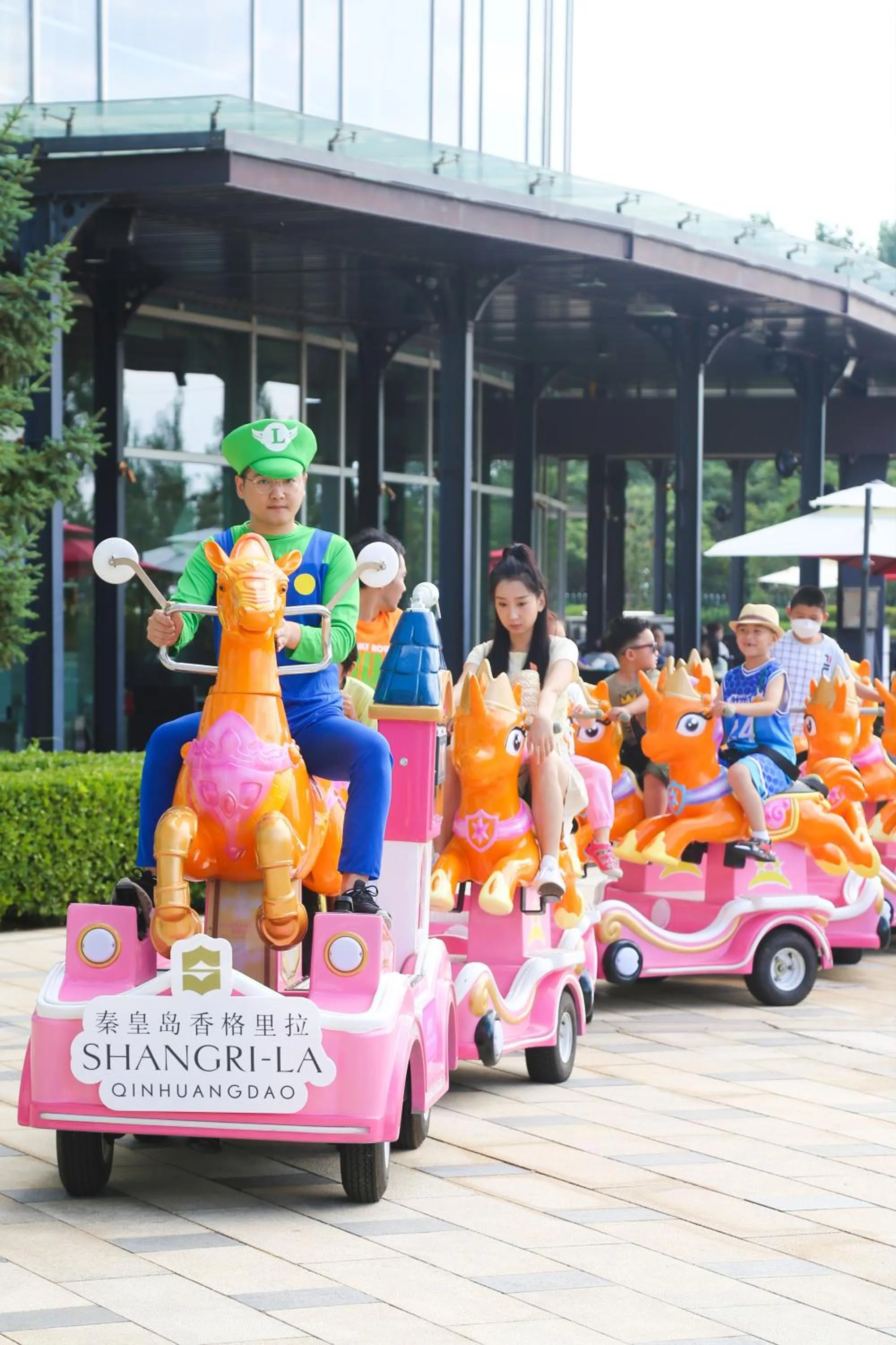 People in Shangri-La Qinhuangdao