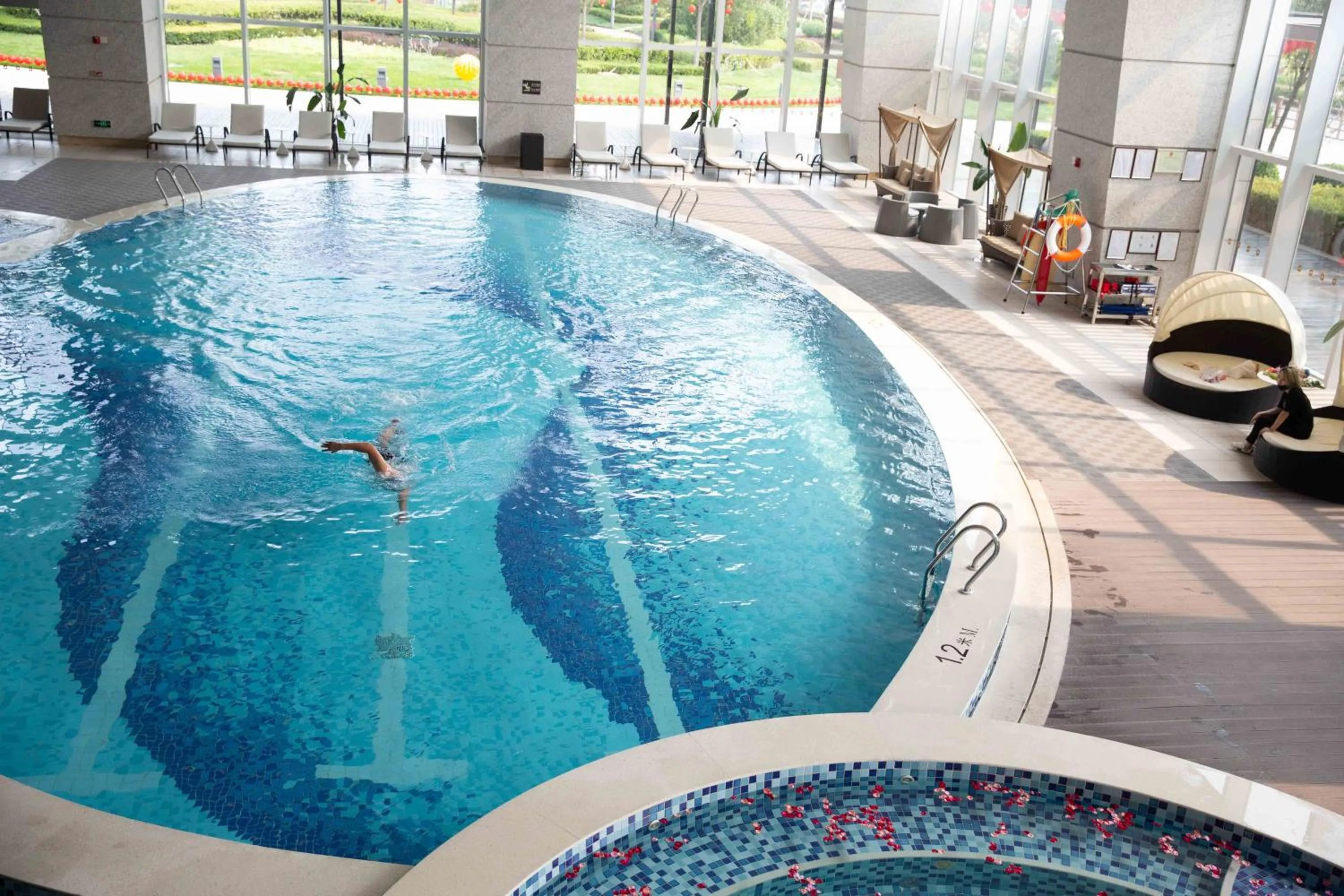 Swimming pool in Shangri-La Qinhuangdao