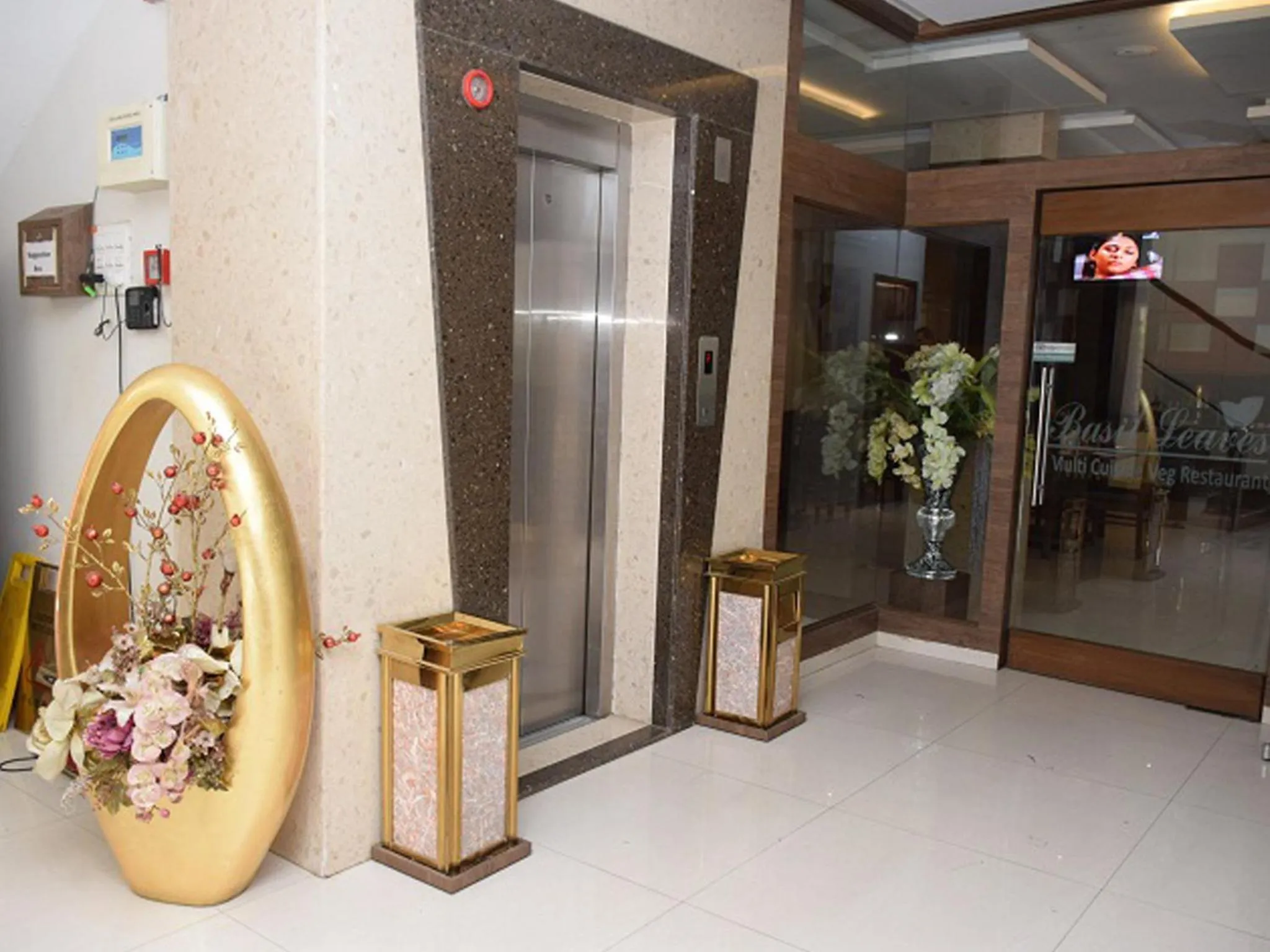Lobby or reception in Hotel Sai Jashan Shirdi - Where blessings & comfort meet