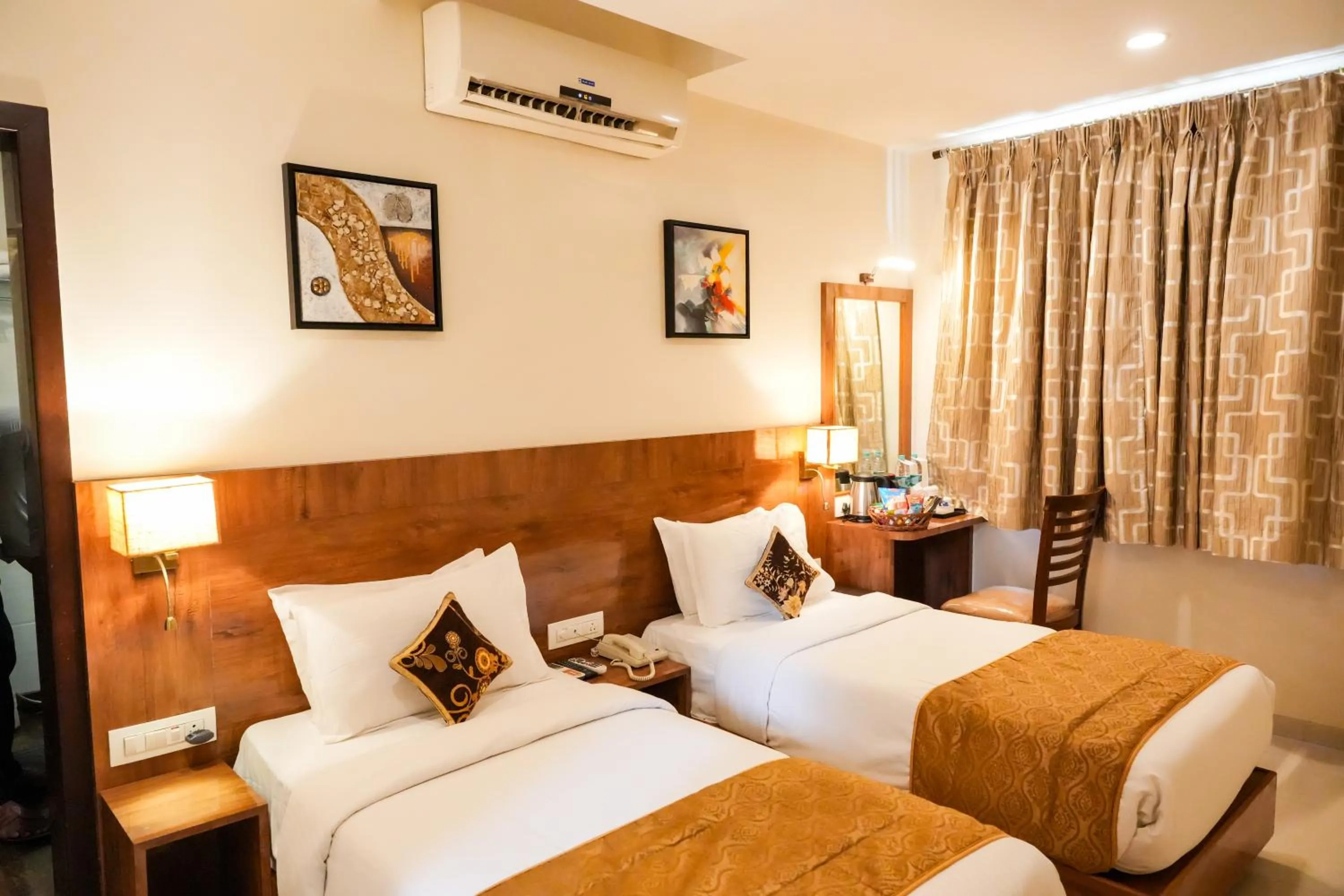 Bedroom, Bed in Hotel Sai Jashan Shirdi - Where blessings & comfort meet