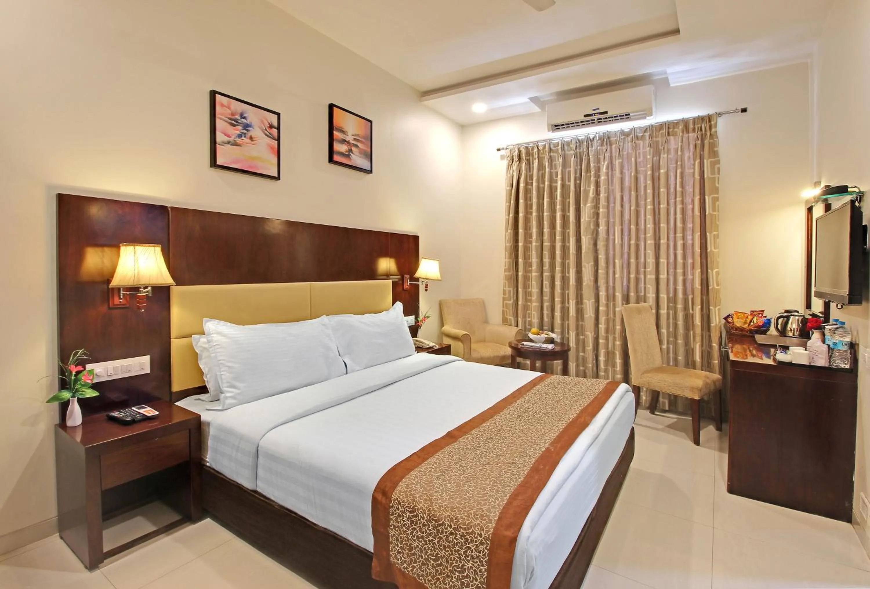 Bedroom, Bed in Hotel Sai Jashan Shirdi - Where blessings & comfort meet