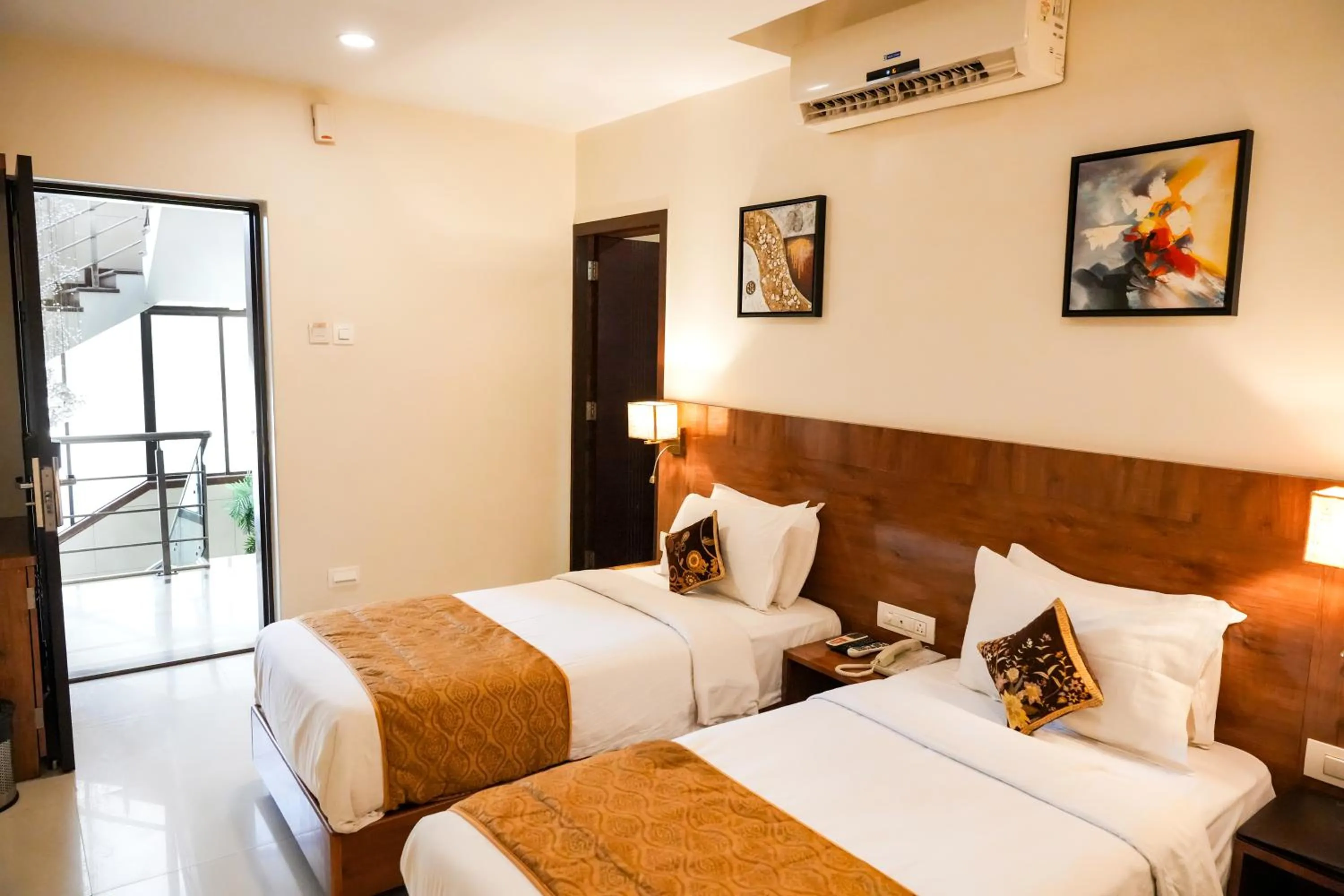 Bedroom, Bed in Hotel Sai Jashan Shirdi - Where blessings & comfort meet
